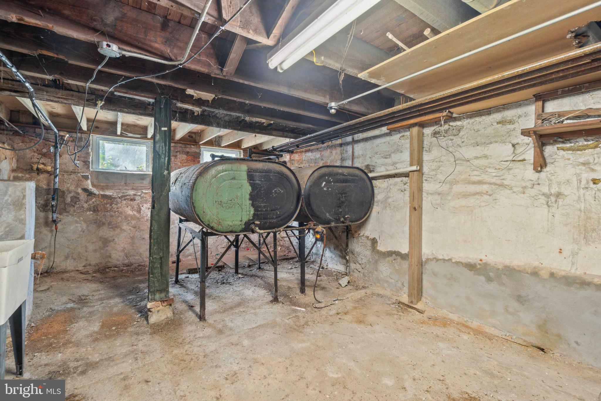 ROLAND PARK - Commercial Sale