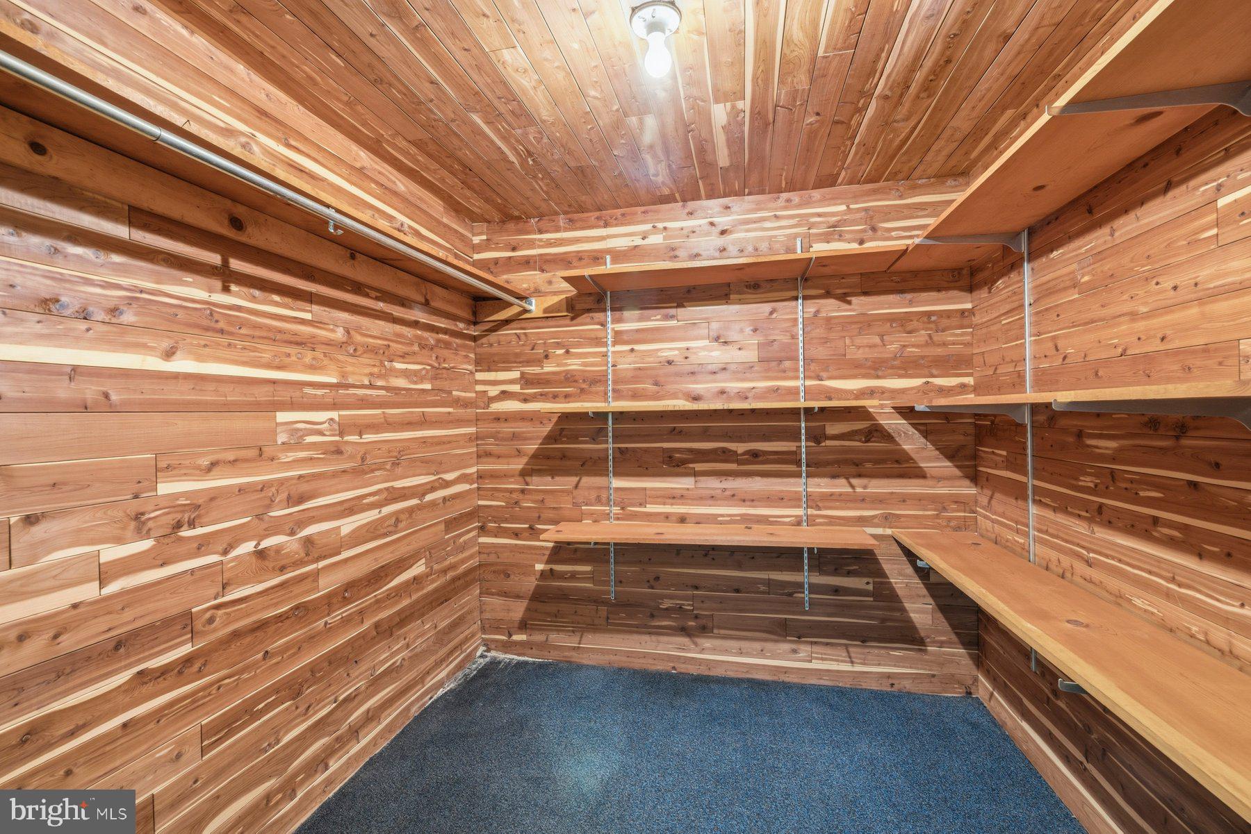 POTOMAC VILLAGE - Residential