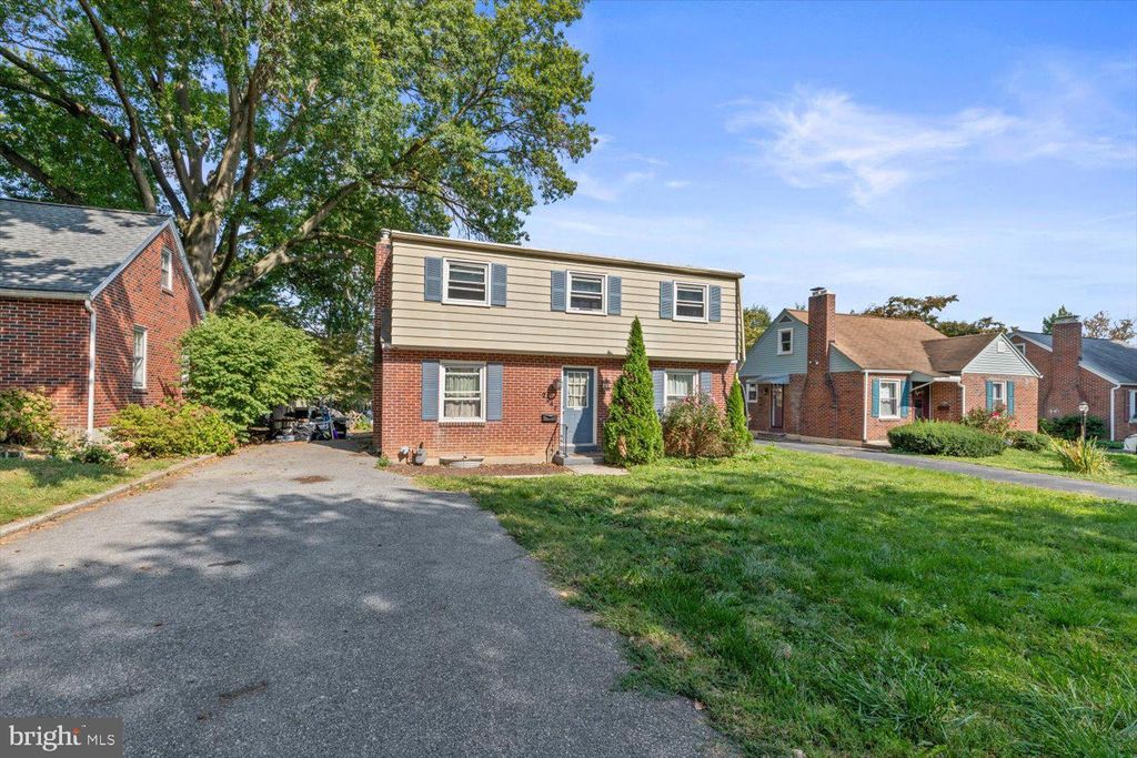Photo of 2247 Manor Ridge Drive, Lancaster, PA 17603 (MLS # PALA2056316)