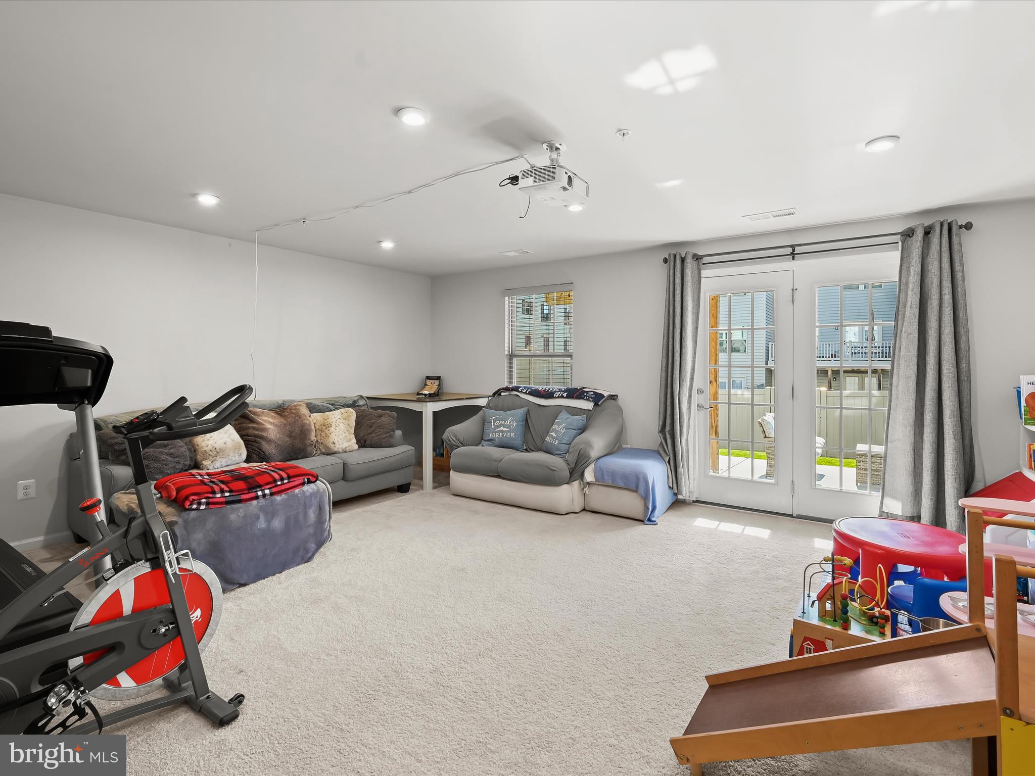 OAKDALE VILLAGE - Residential