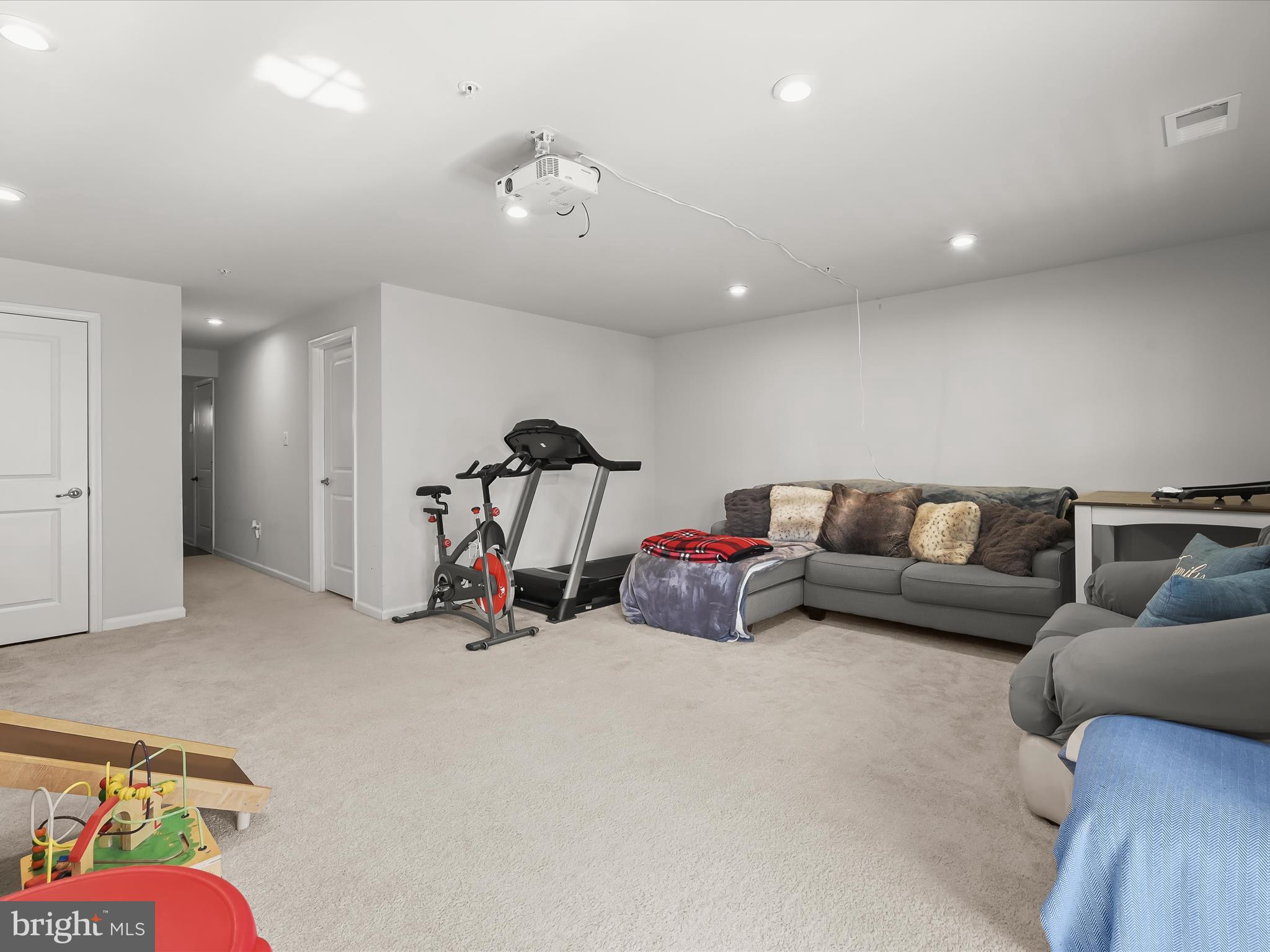 OAKDALE VILLAGE - Residential