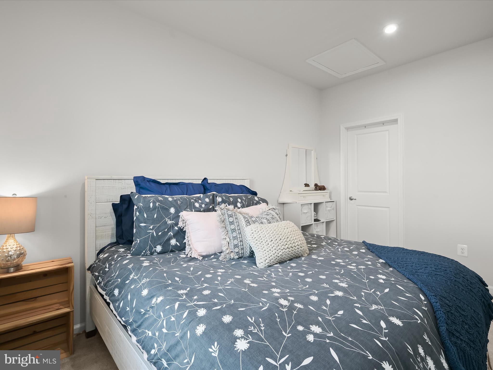 OAKDALE VILLAGE - Residential