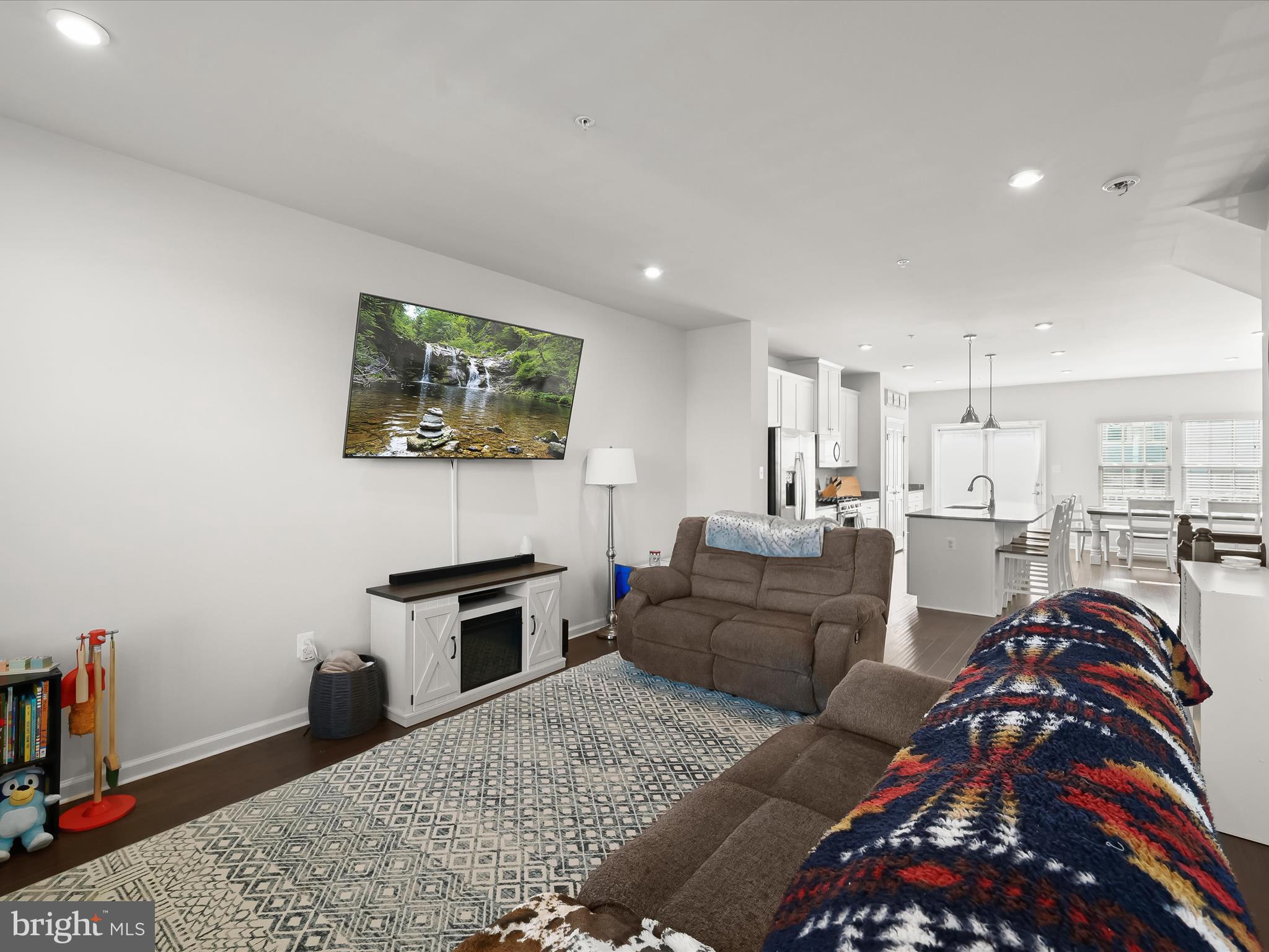 OAKDALE VILLAGE - Residential