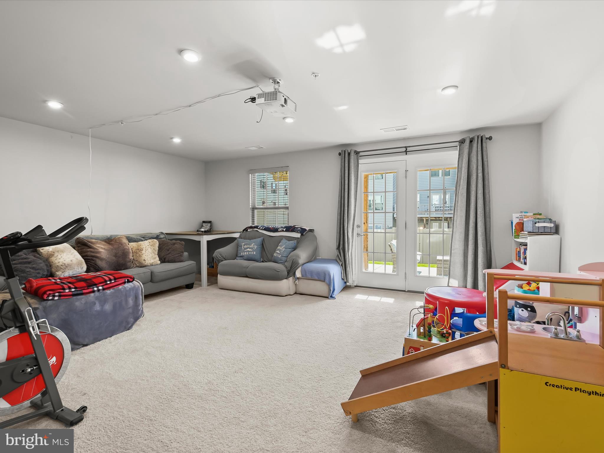 OAKDALE VILLAGE - Residential