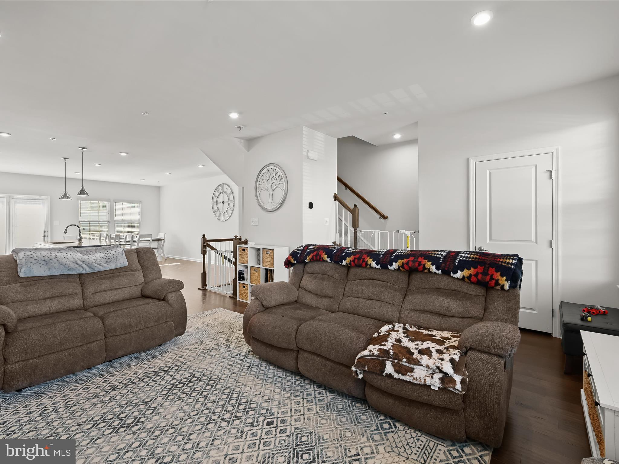 OAKDALE VILLAGE - Residential