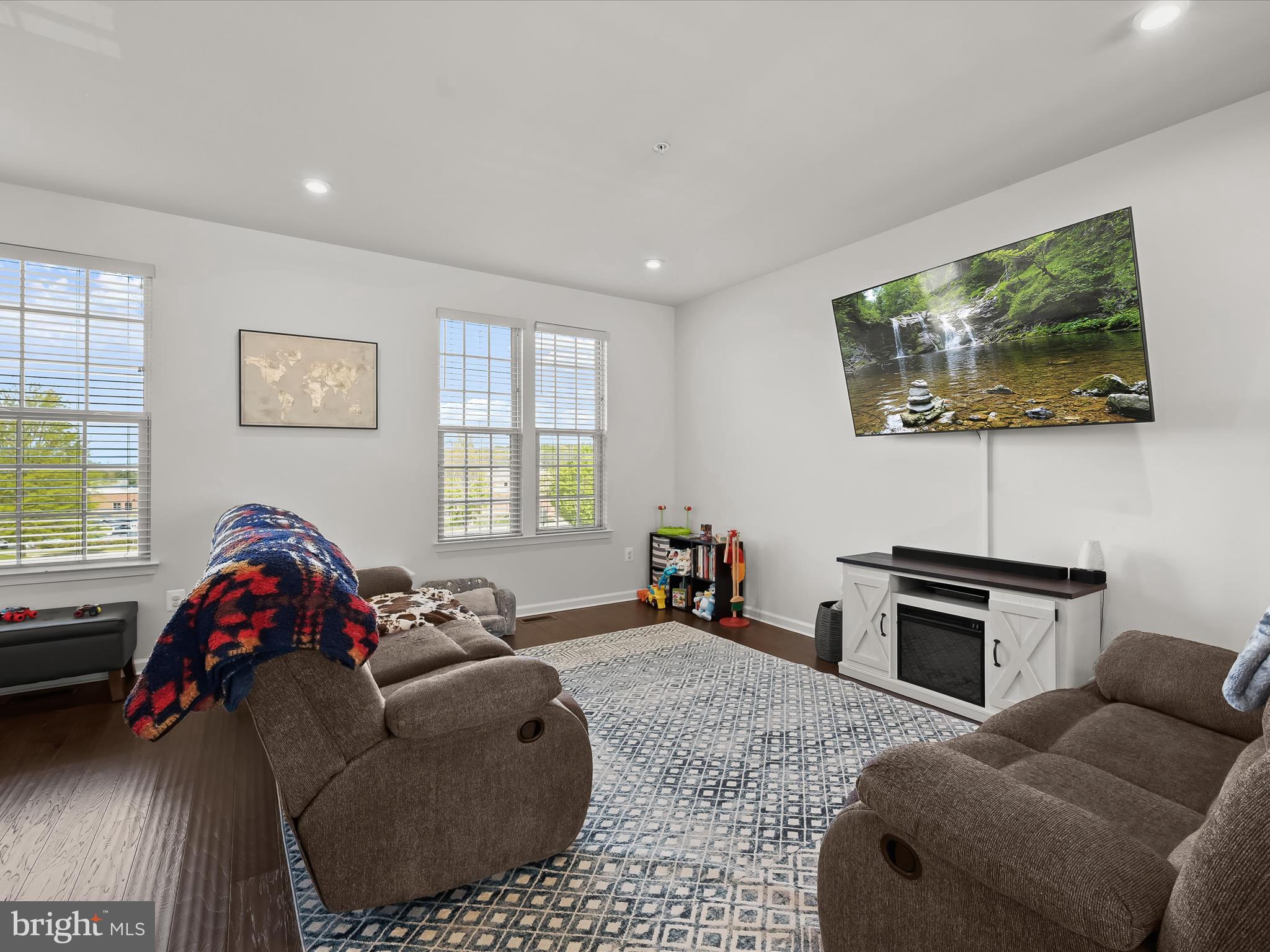 OAKDALE VILLAGE - Residential