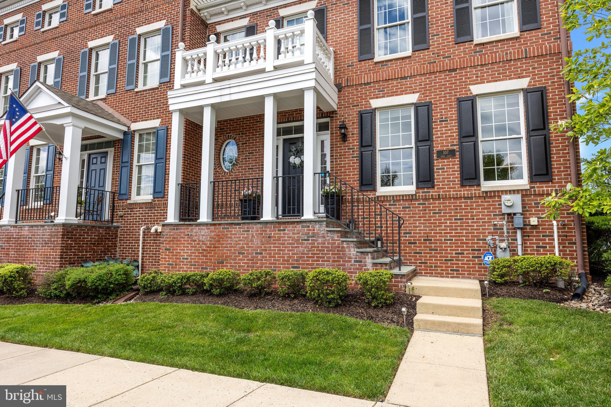 NEWTOWN WALK - Residential