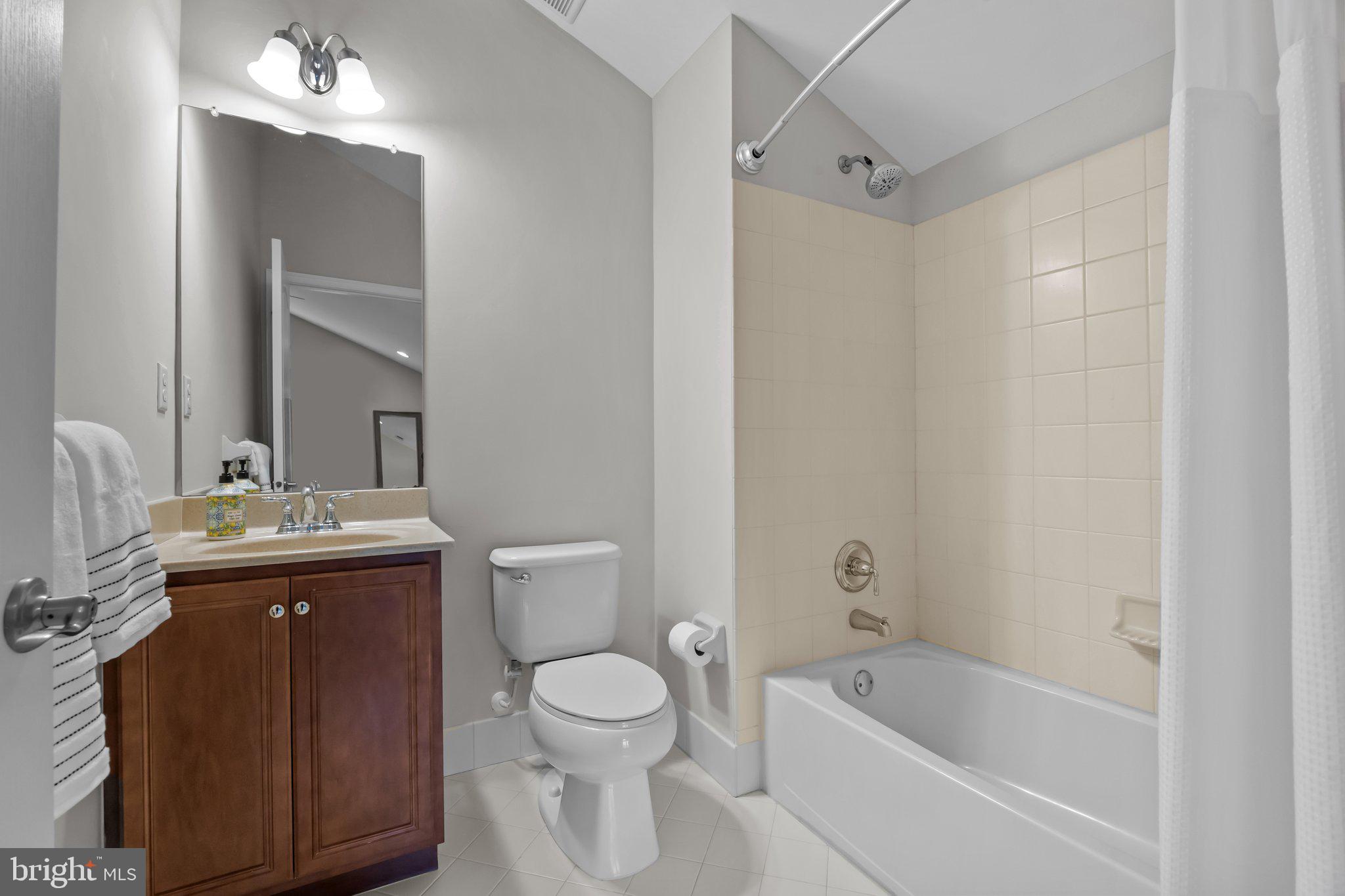 NEWTOWN WALK - Residential