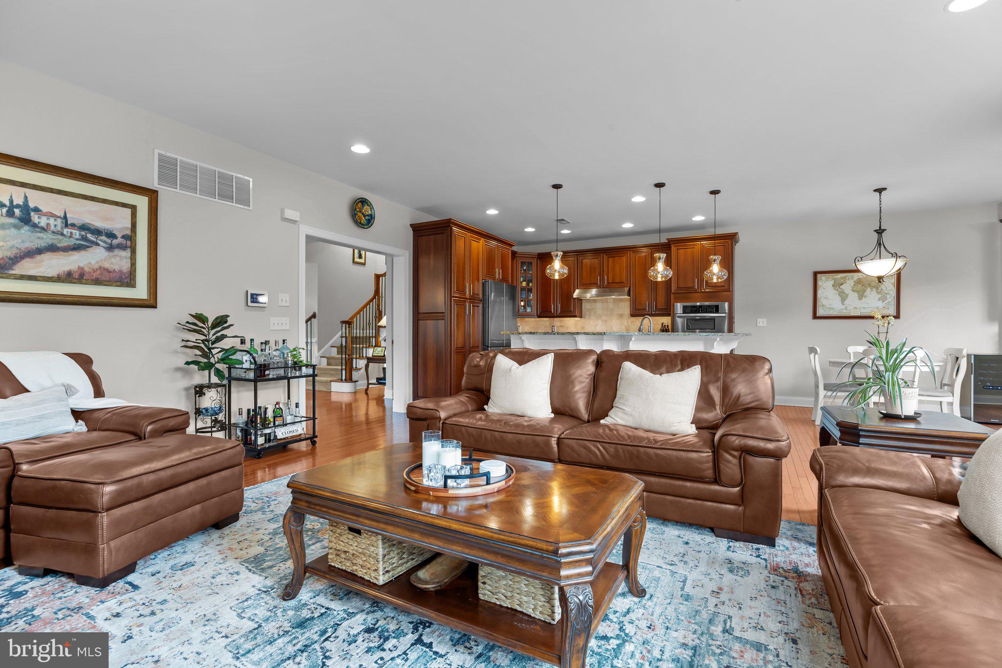 NEWTOWN WALK - Residential