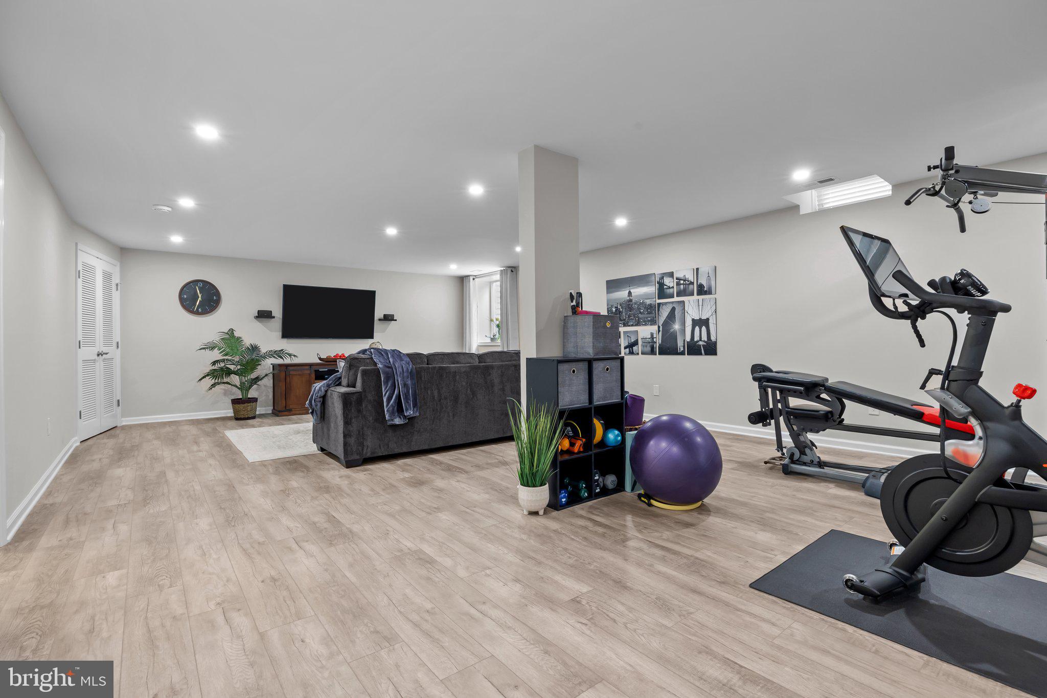 NEWTOWN WALK - Residential