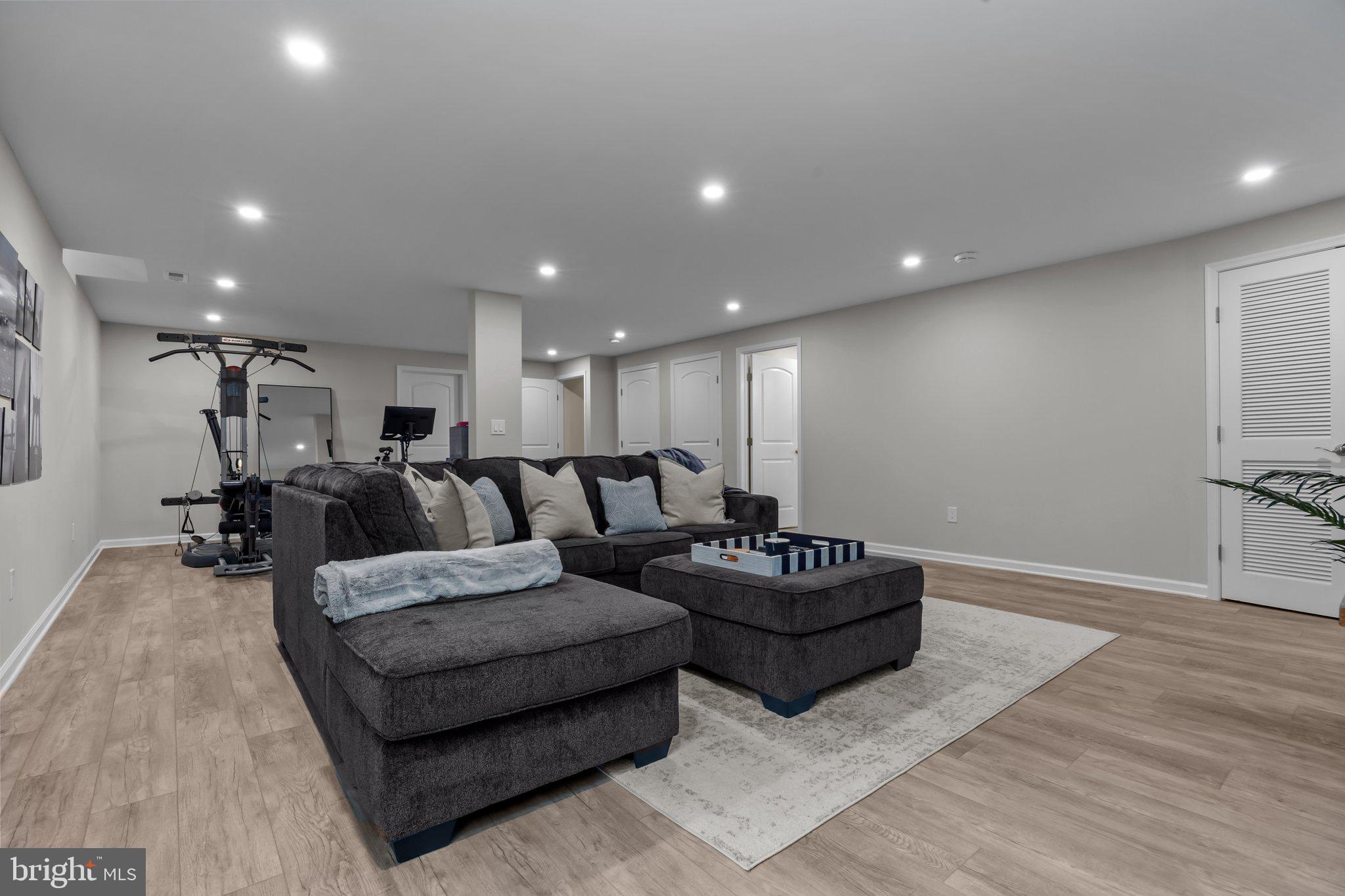 NEWTOWN WALK - Residential