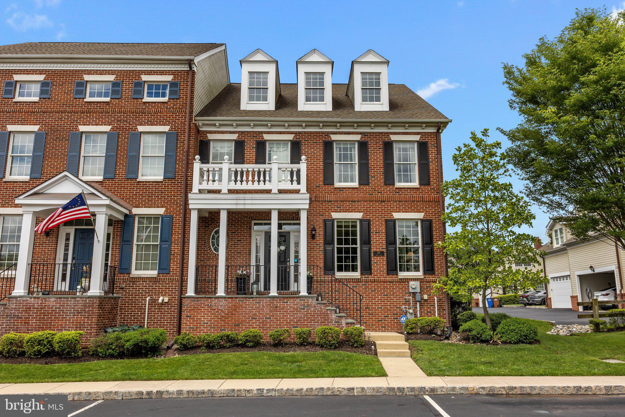 NEWTOWN WALK - Residential