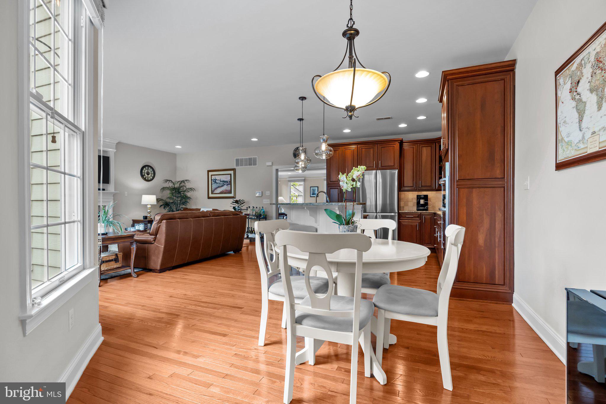 NEWTOWN WALK - Residential