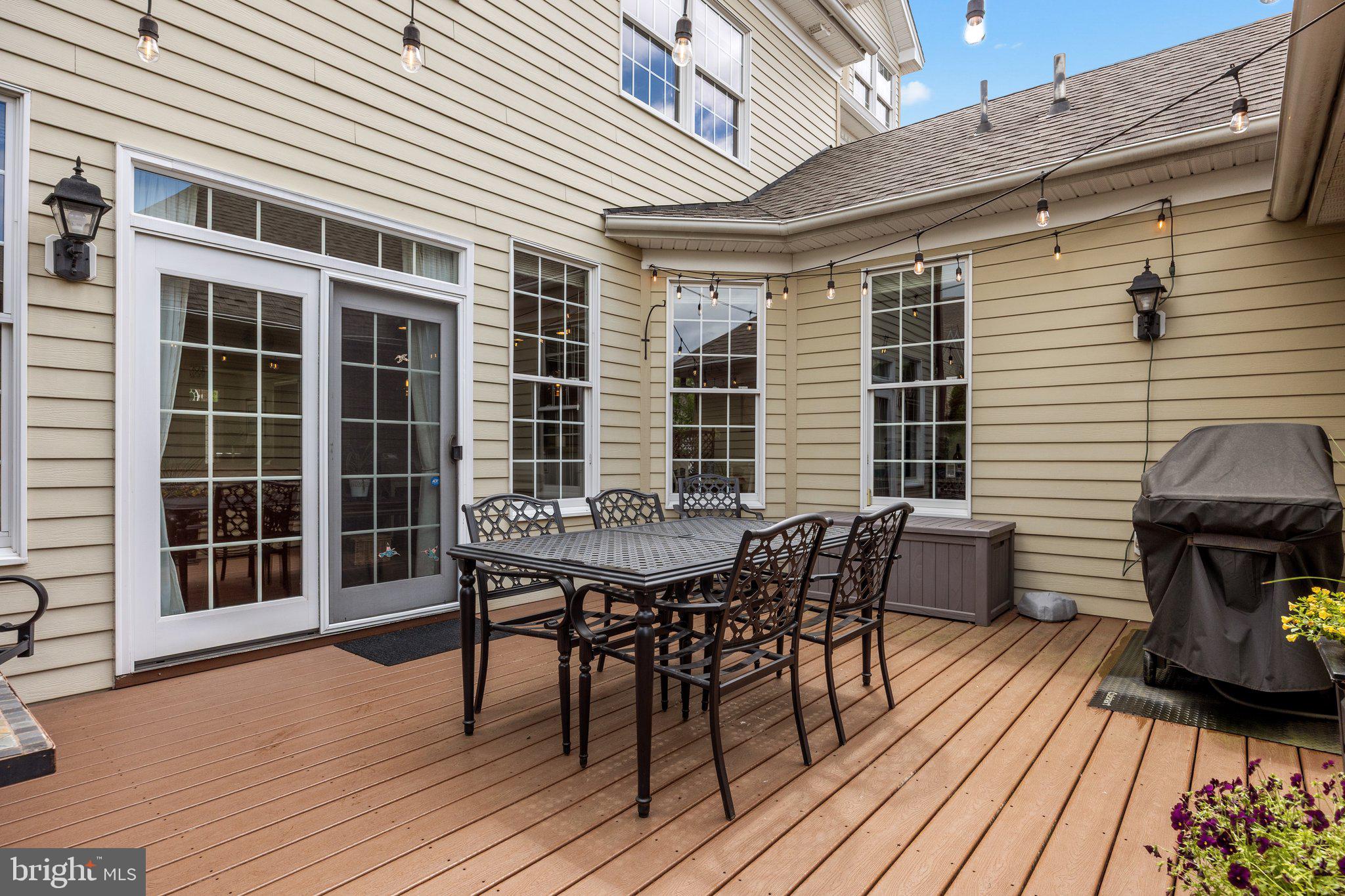 NEWTOWN WALK - Residential