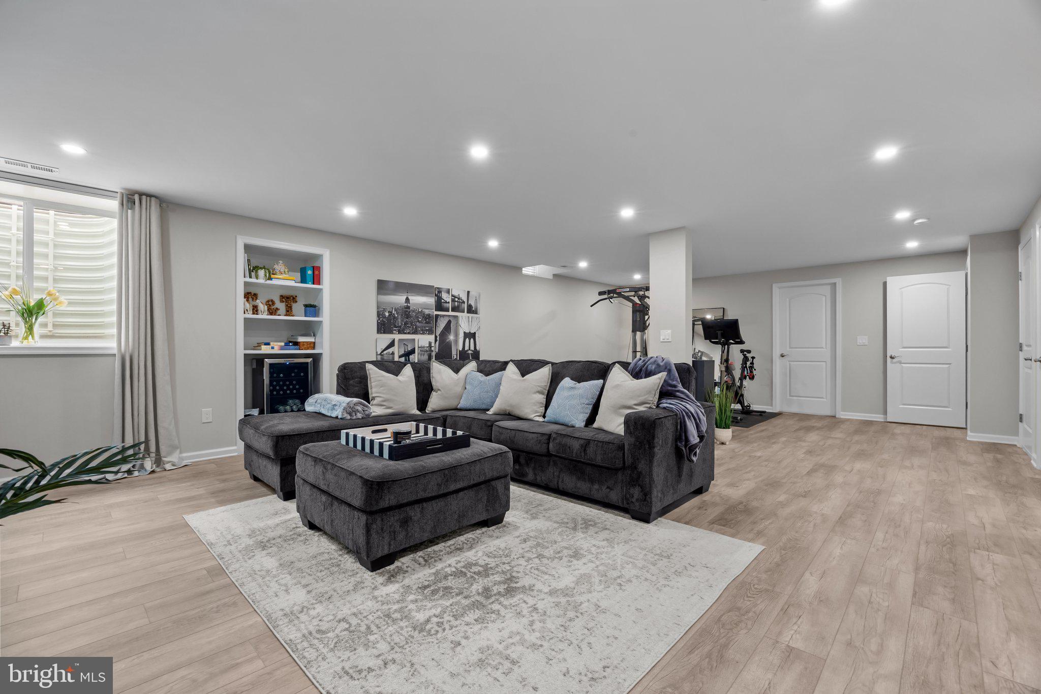 NEWTOWN WALK - Residential