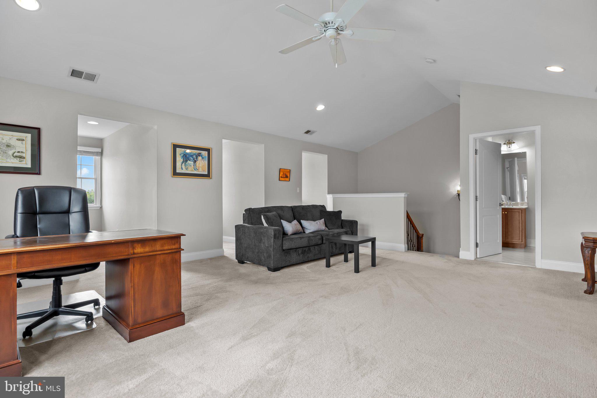 NEWTOWN WALK - Residential