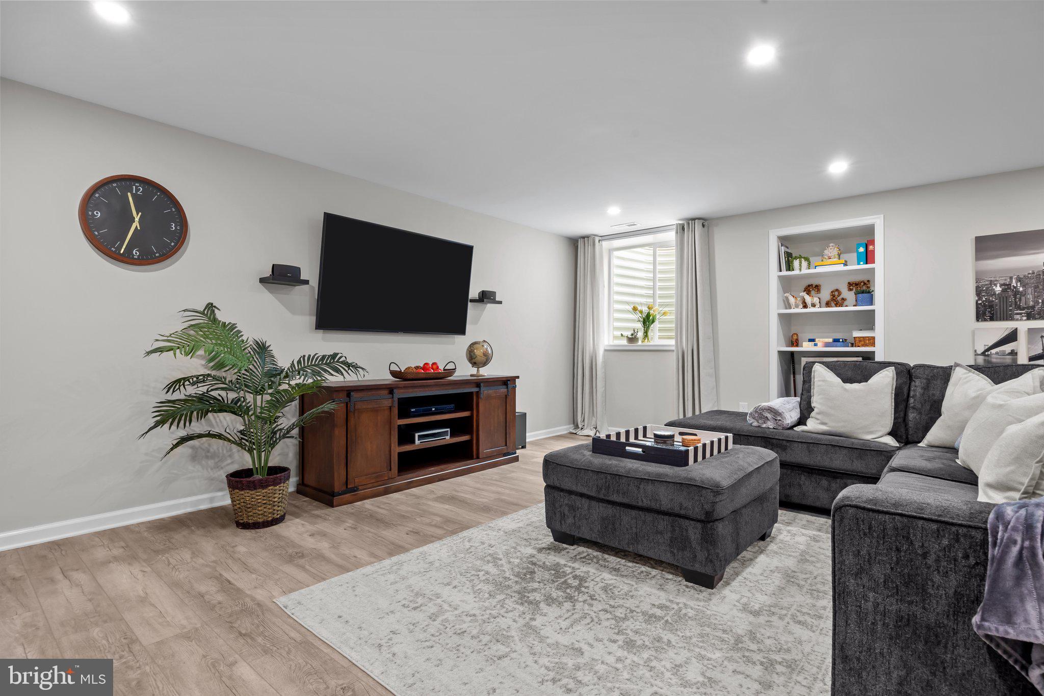 NEWTOWN WALK - Residential