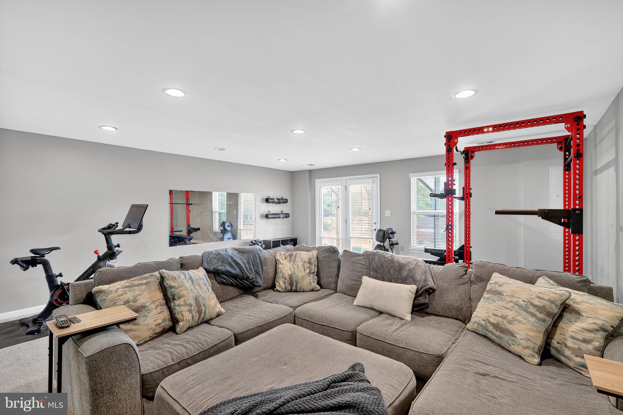 BRADLEY SQUARE - Residential