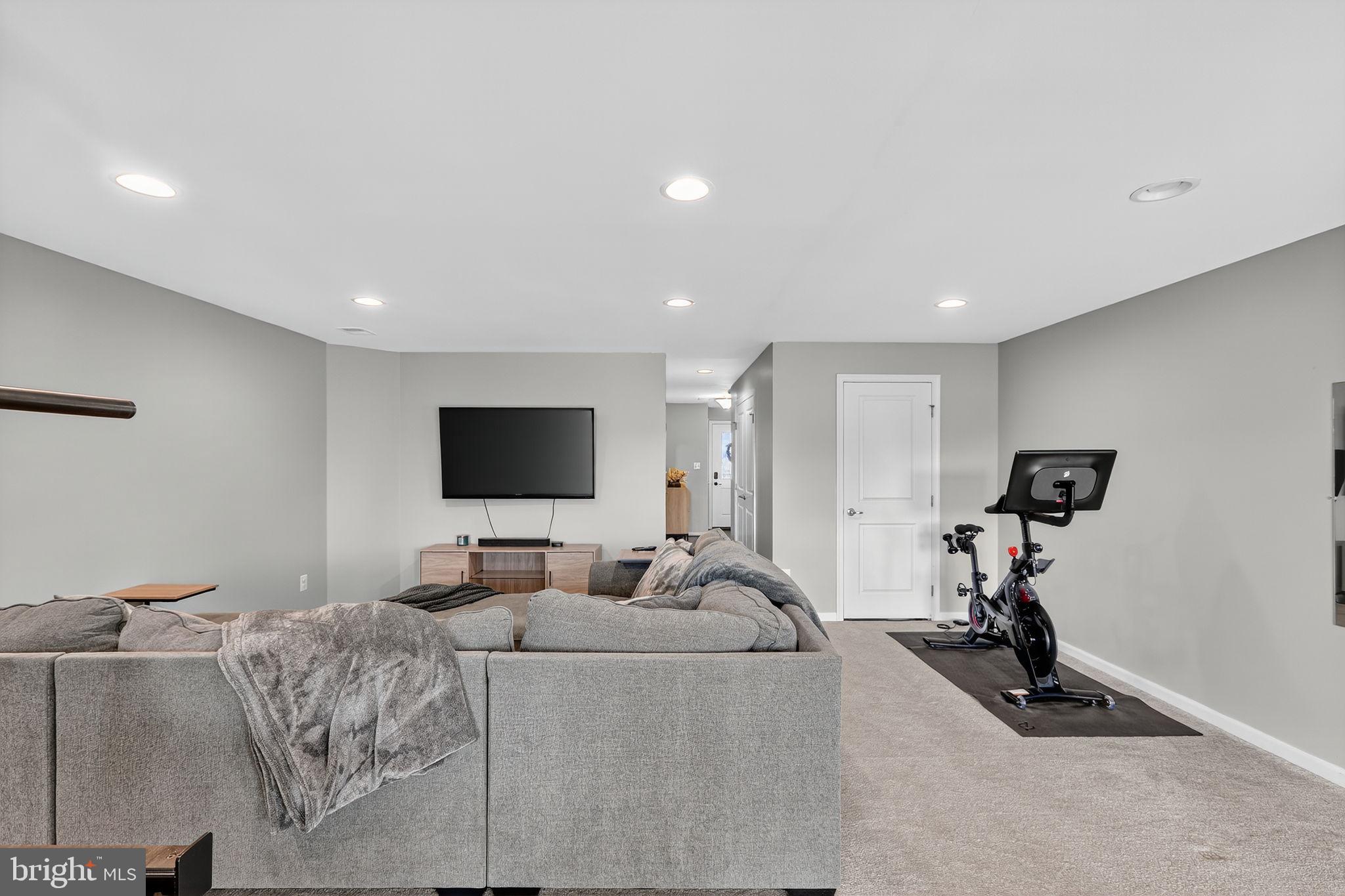 BRADLEY SQUARE - Residential