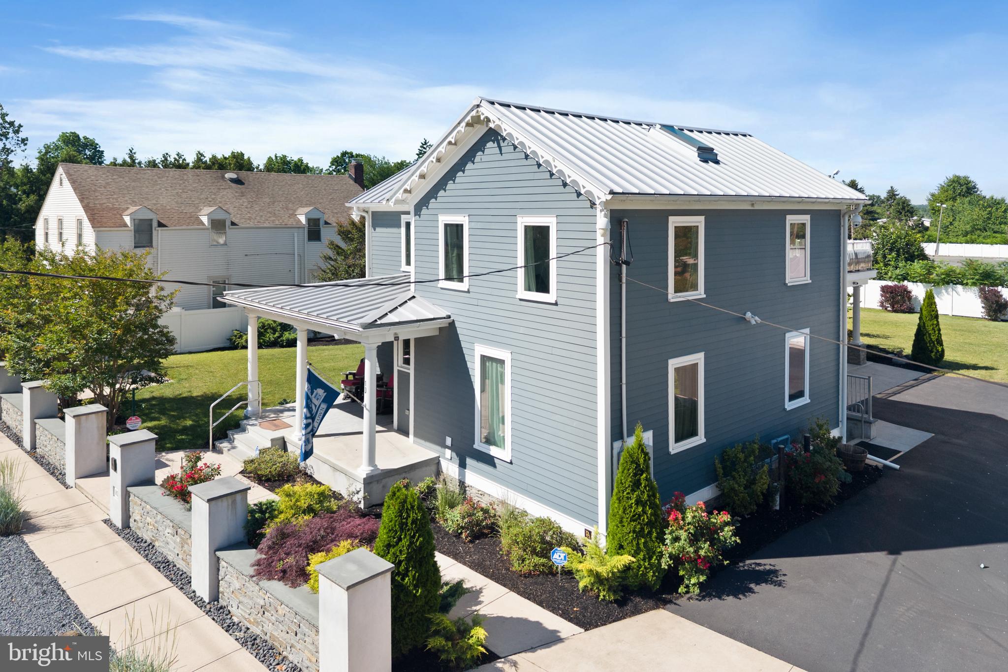 10 LAUREL AVENUE