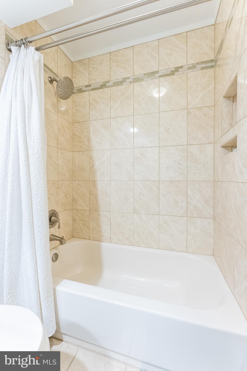 LANDSDOWNE - Residential