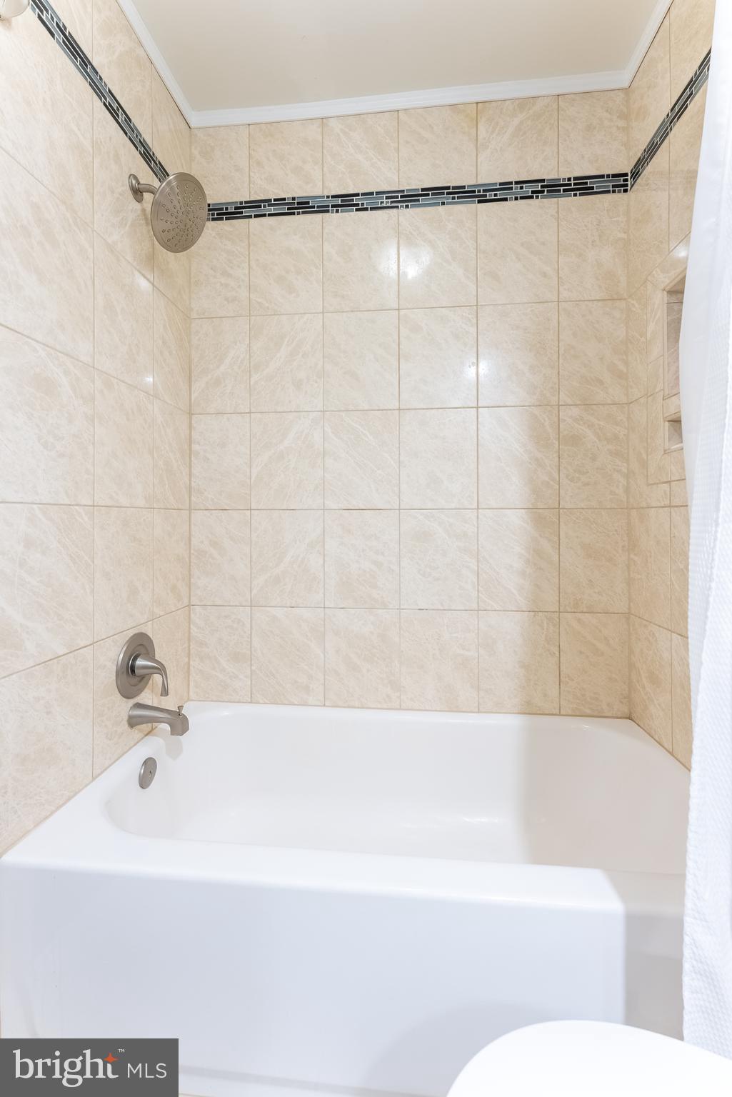 LANDSDOWNE - Residential