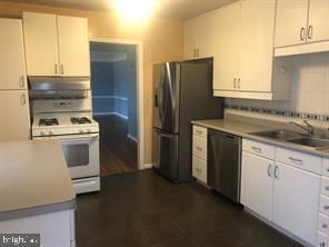 POMPONIOS BEL AIR - Residential Lease