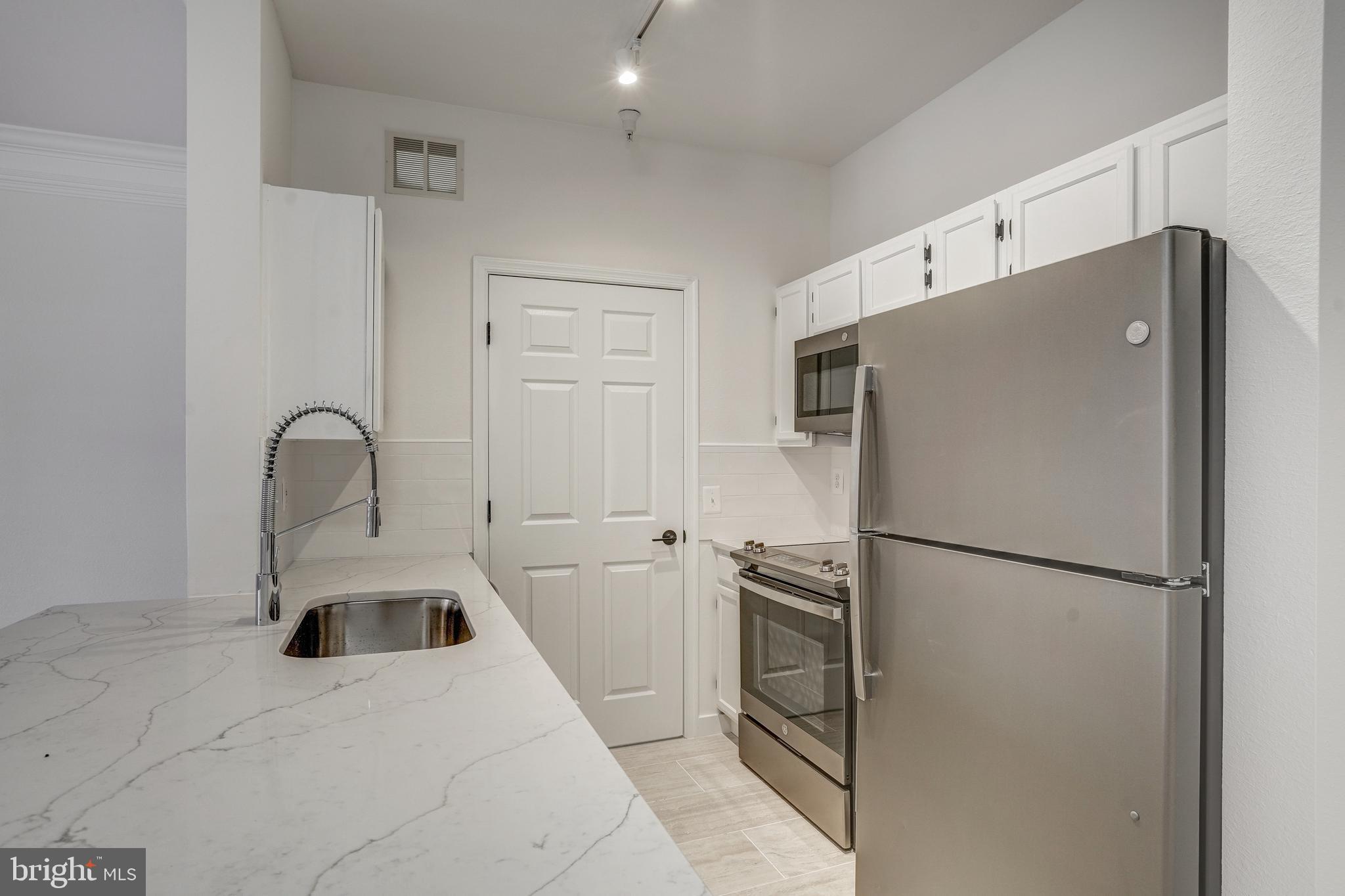 GATES OF MCLEAN - Residential Lease