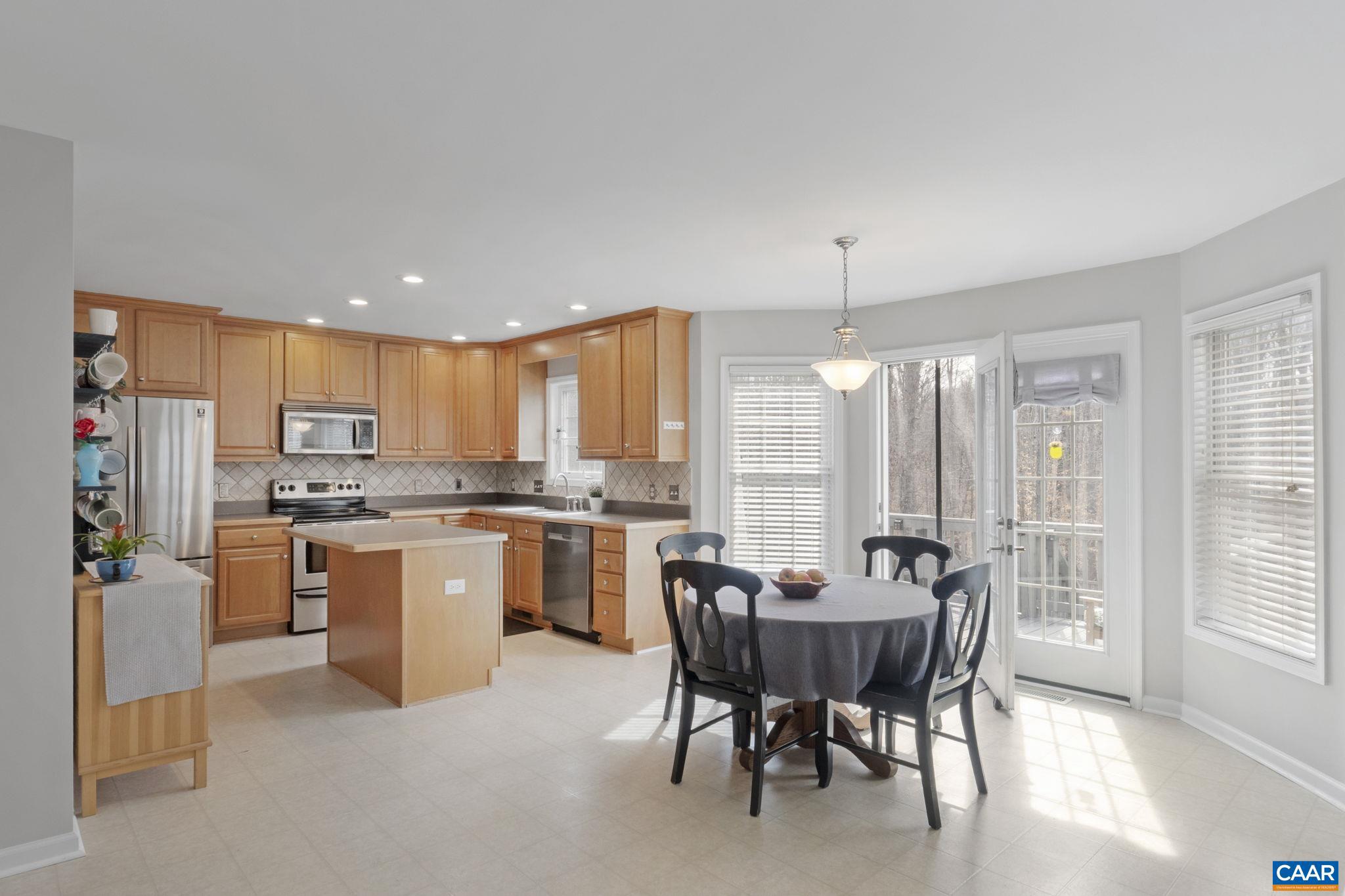 LAKE MONTICELLO - Residential