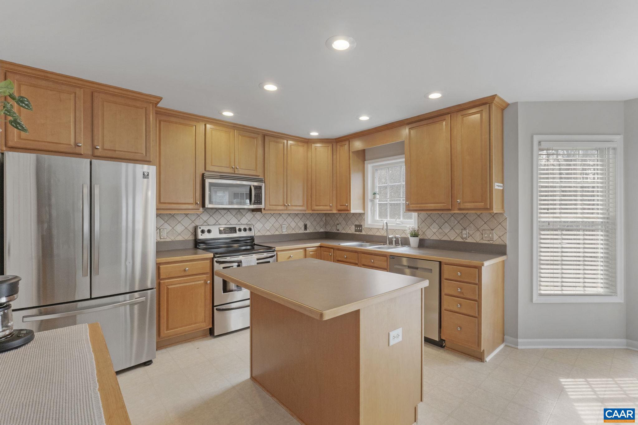 LAKE MONTICELLO - Residential