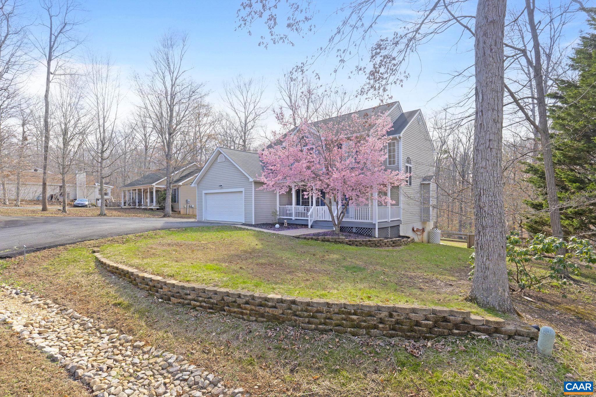 LAKE MONTICELLO - Residential