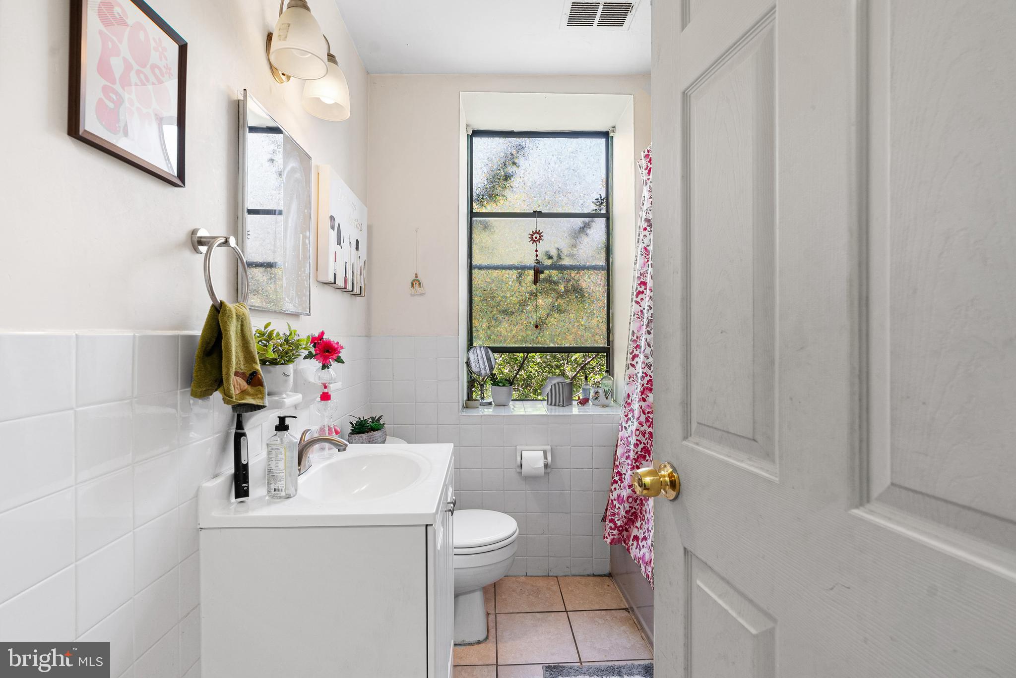 QUEEN VILLAGE - Residential Lease