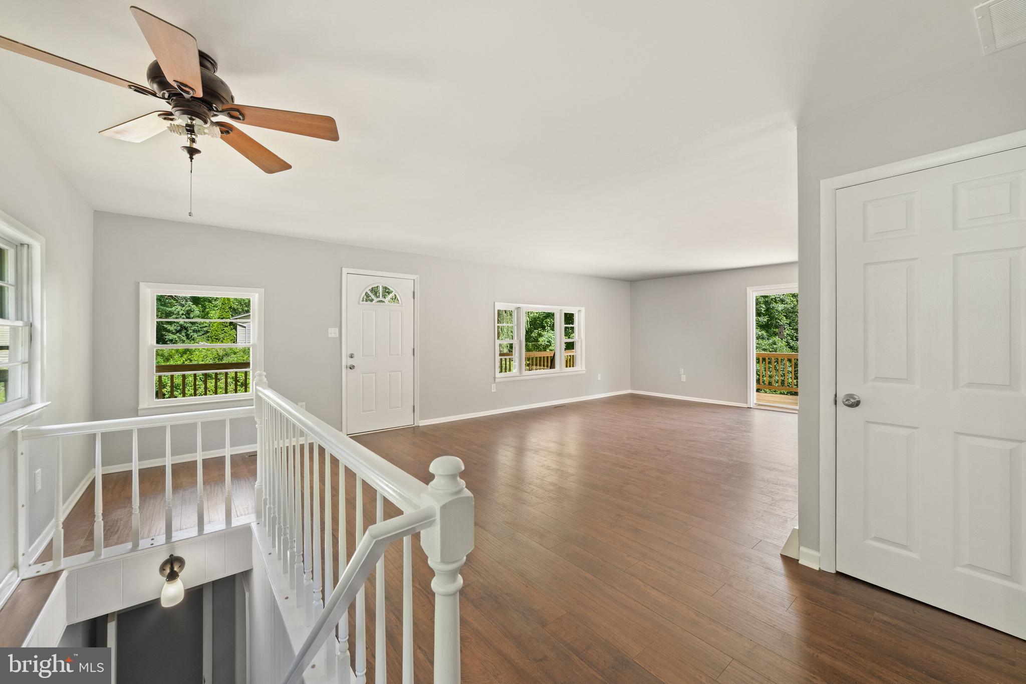 LAKE FRONT ROYAL - Residential