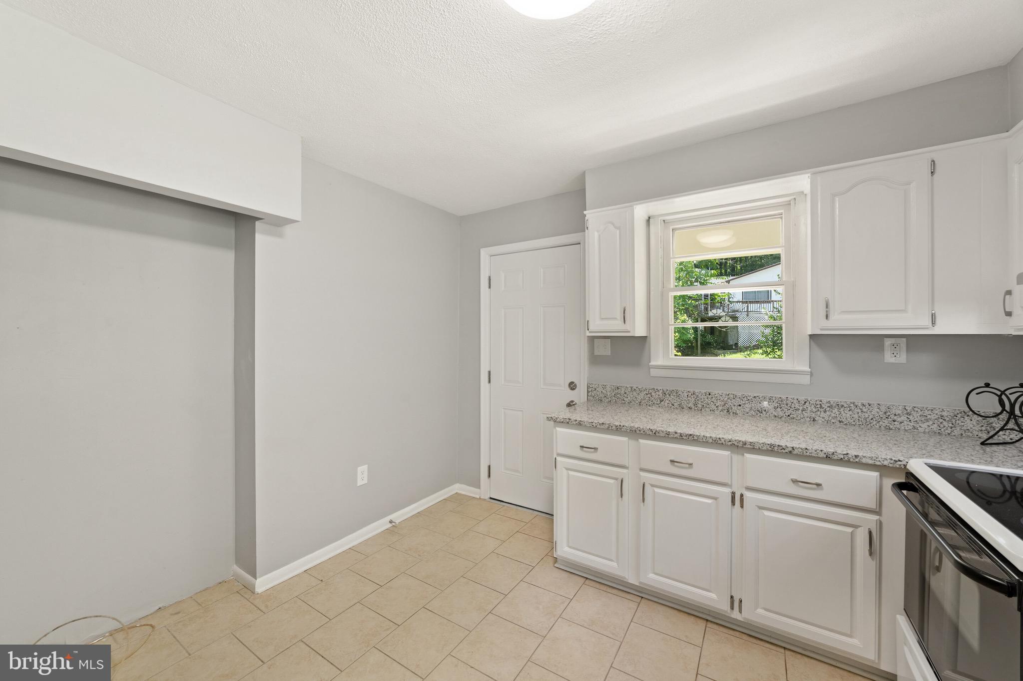 LAKE FRONT ROYAL - Residential