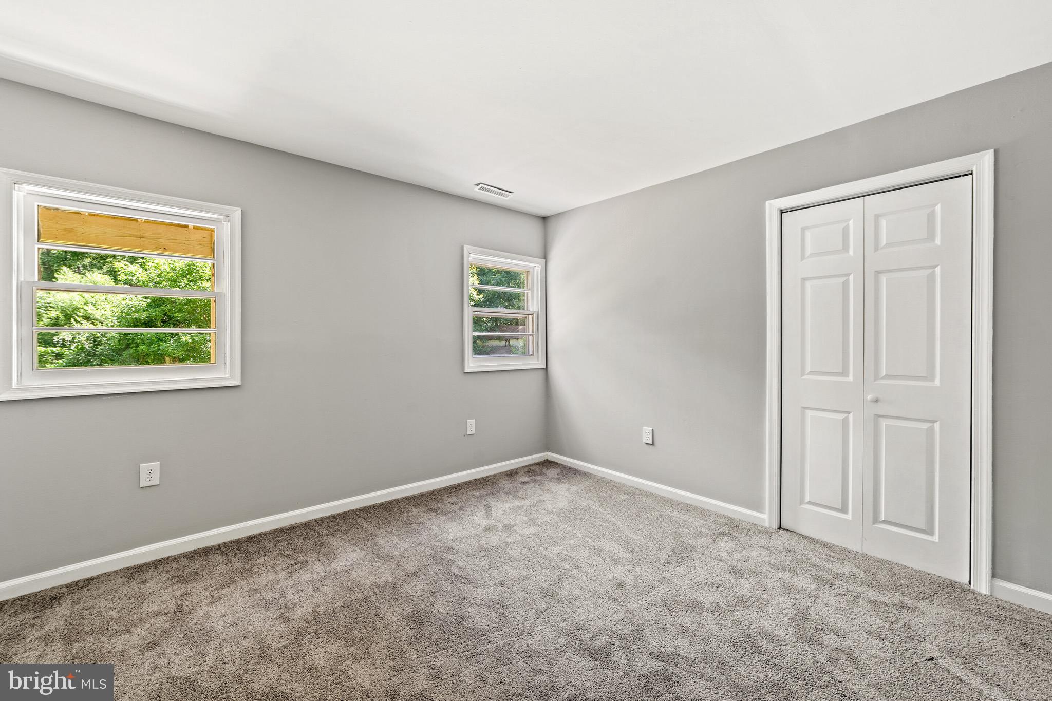 LAKE FRONT ROYAL - Residential