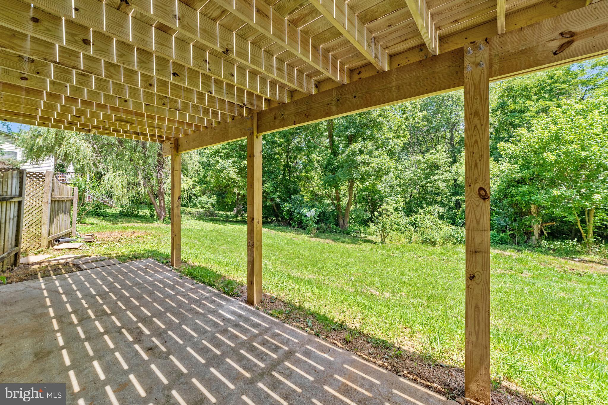 LAKE FRONT ROYAL - Residential