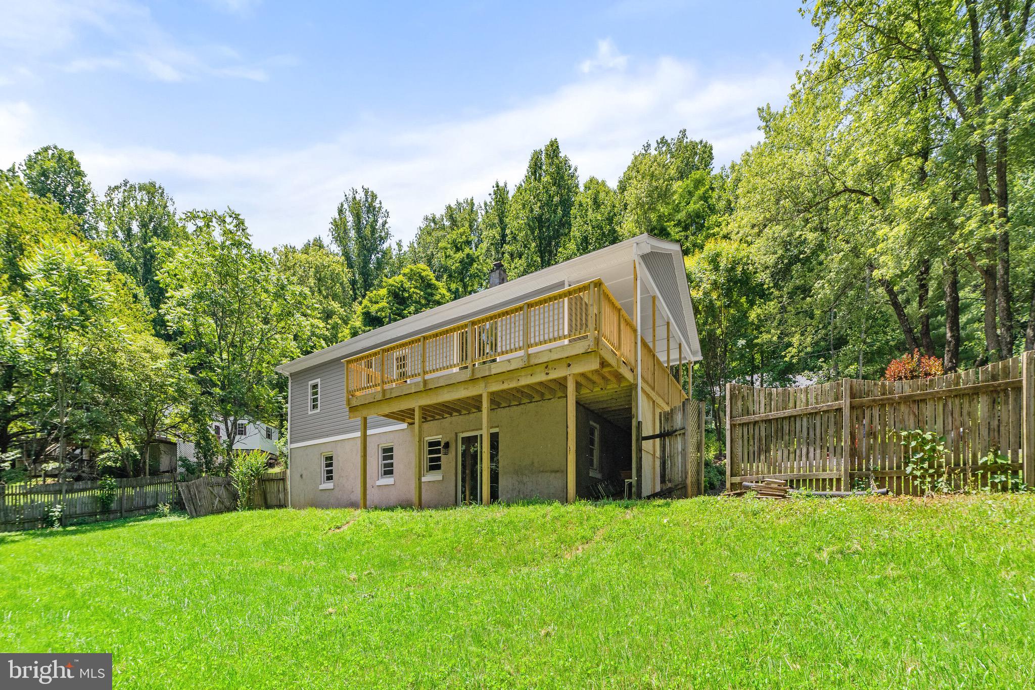 LAKE FRONT ROYAL - Residential