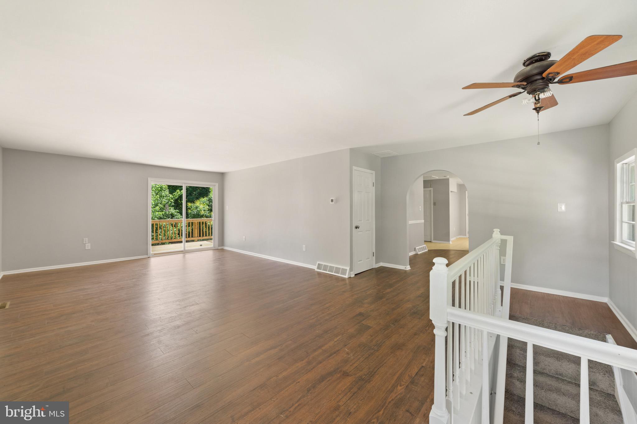 LAKE FRONT ROYAL - Residential