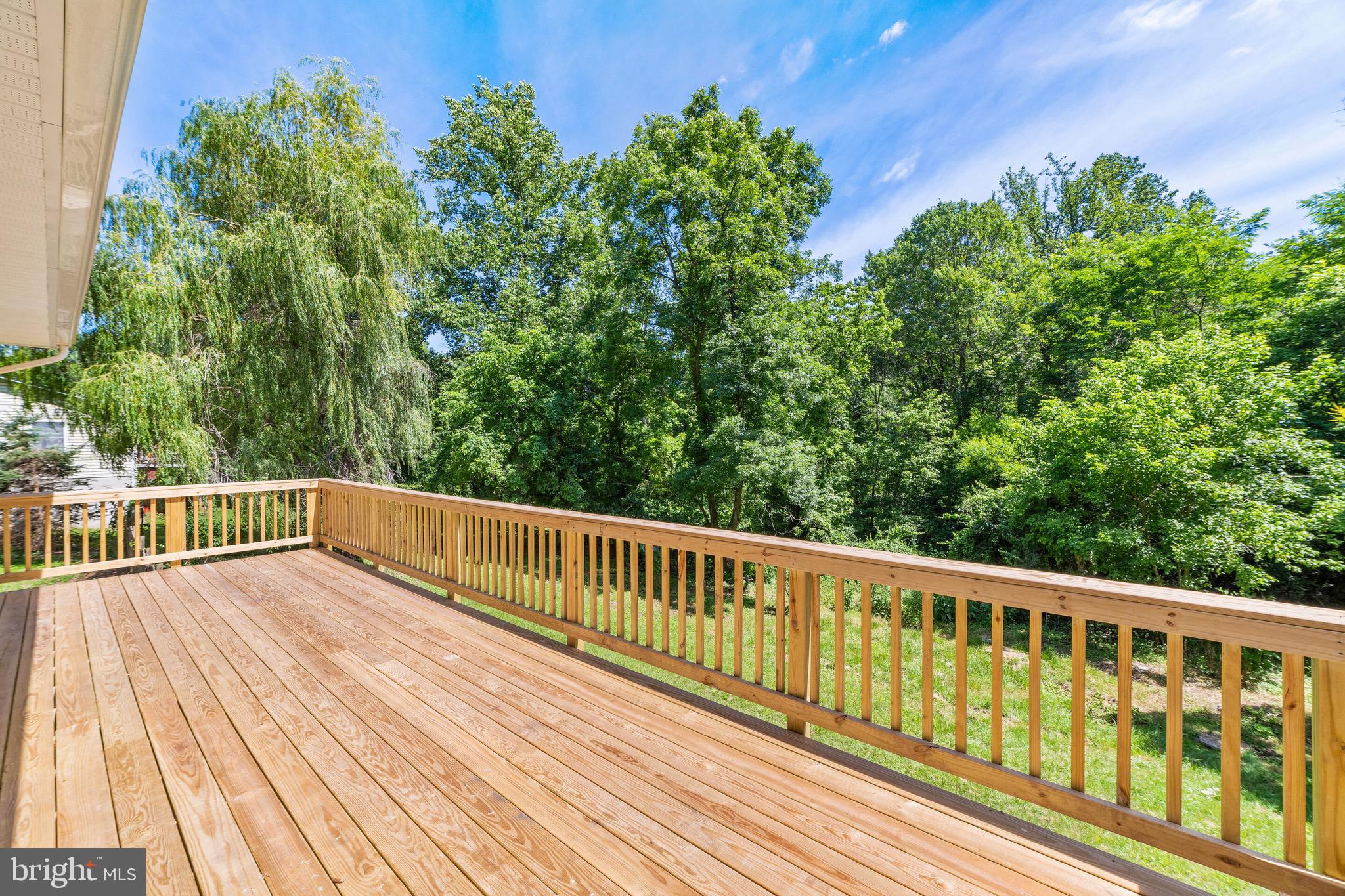 LAKE FRONT ROYAL - Residential