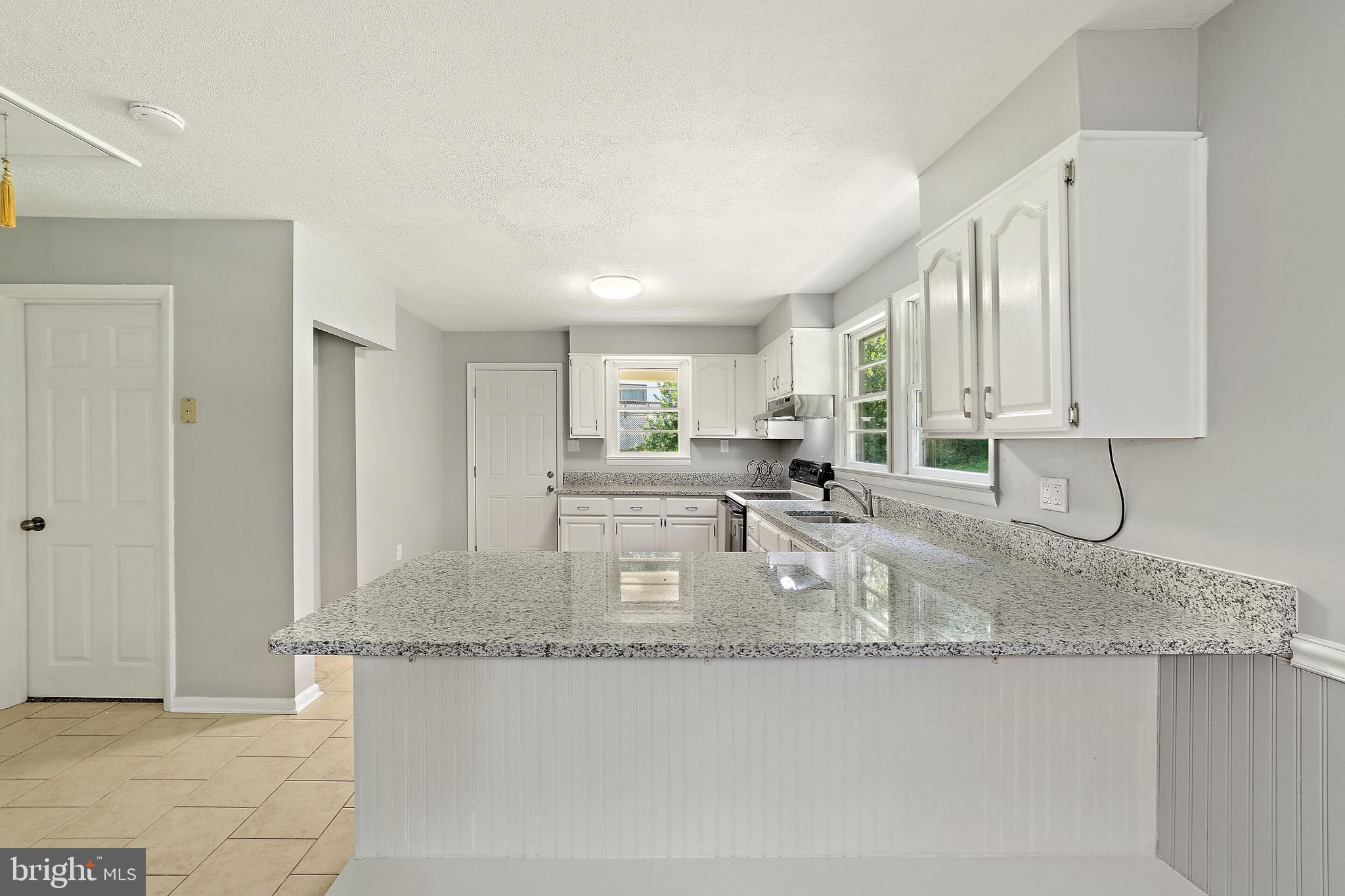 LAKE FRONT ROYAL - Residential