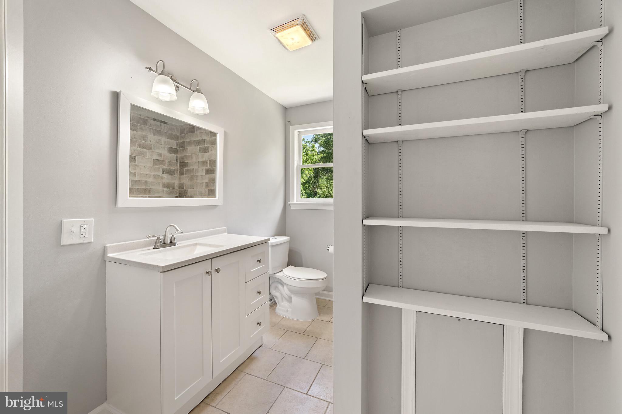 LAKE FRONT ROYAL - Residential