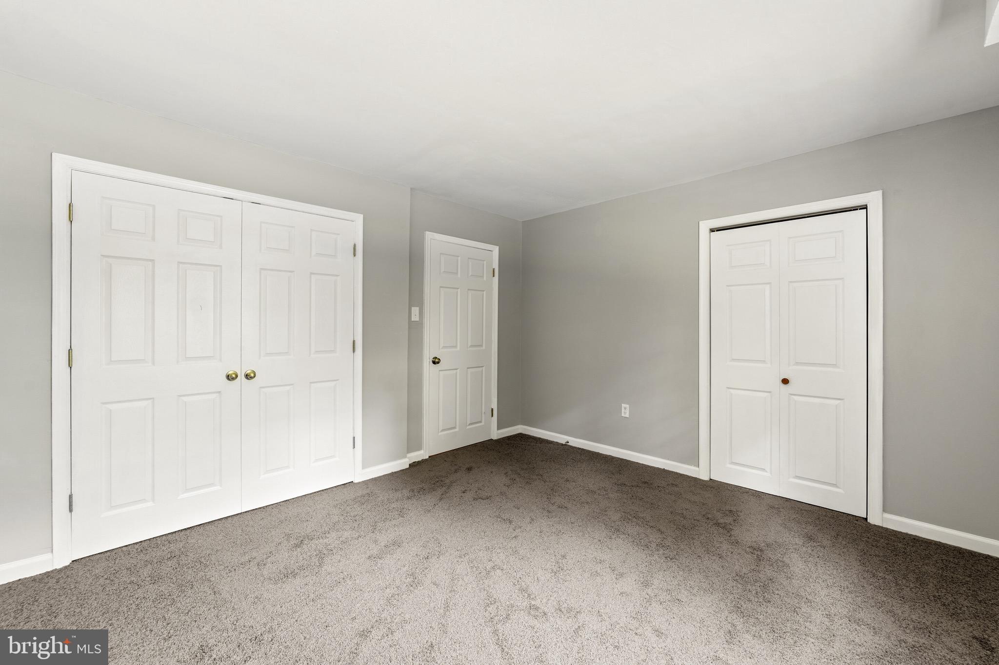 LAKE FRONT ROYAL - Residential