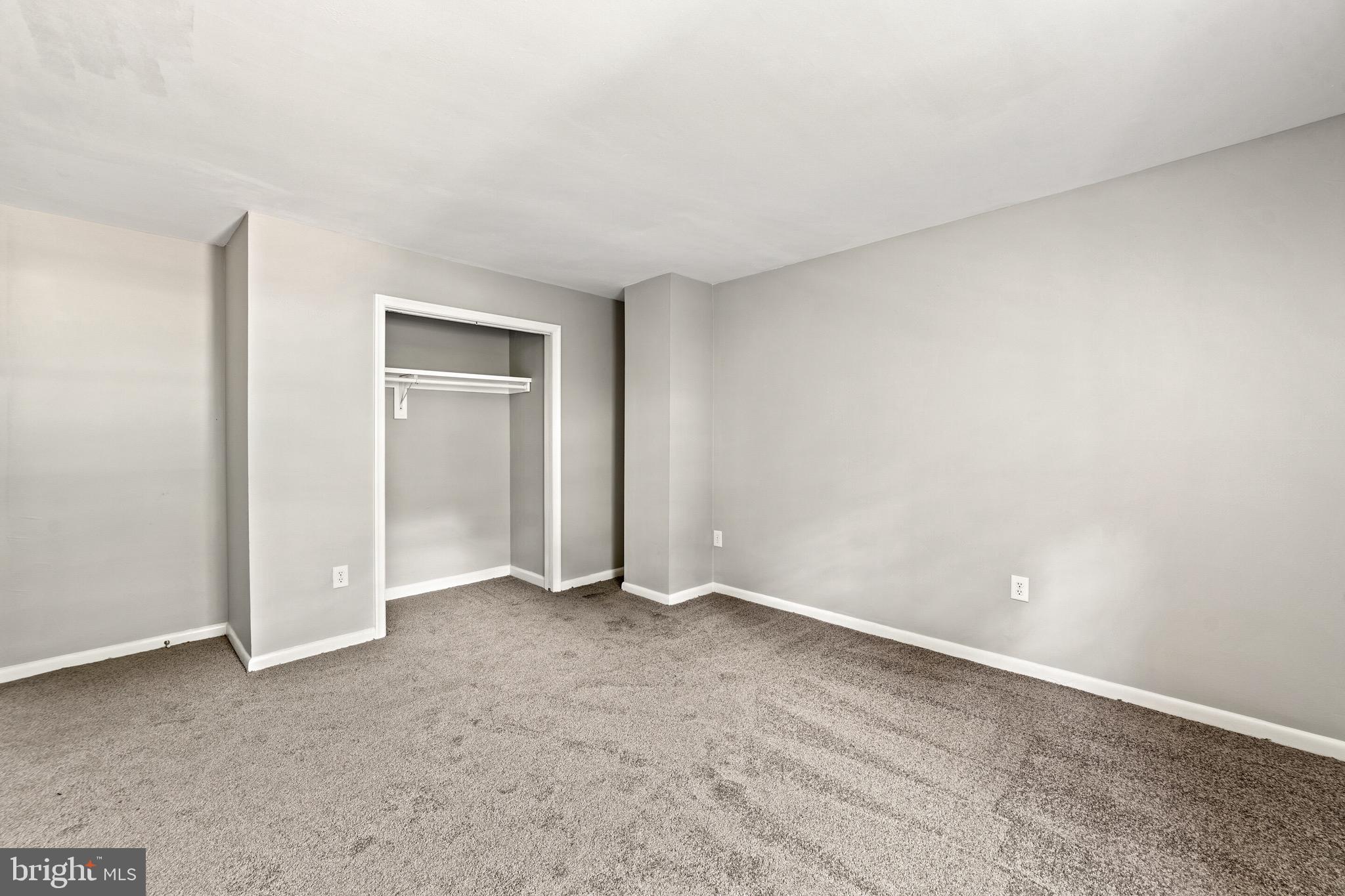 LAKE FRONT ROYAL - Residential