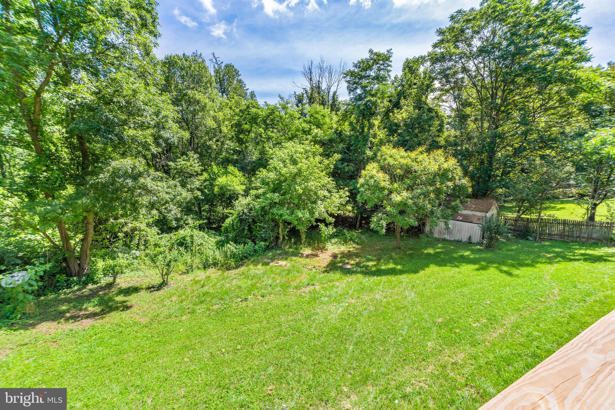 LAKE FRONT ROYAL - Residential