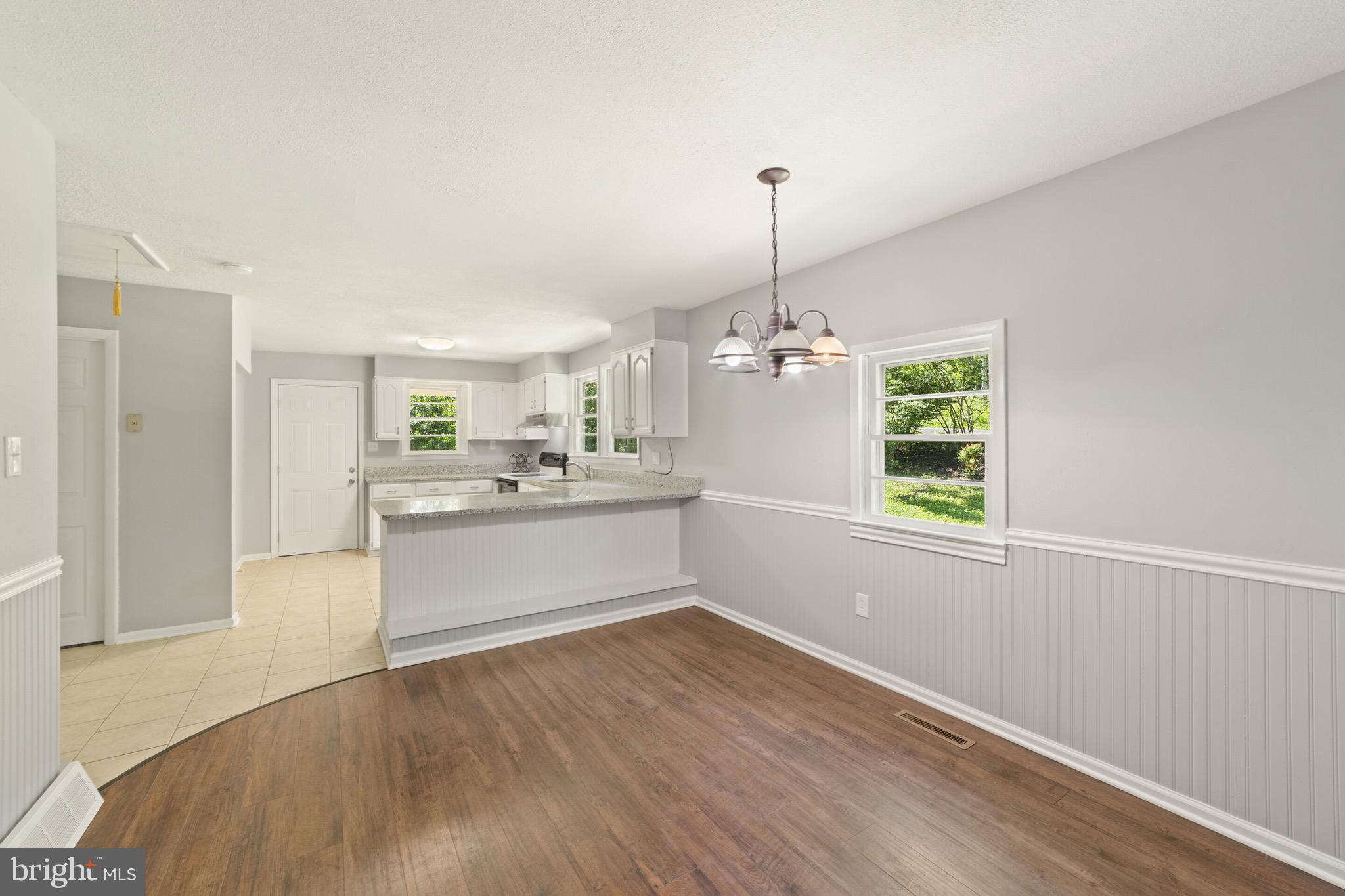 LAKE FRONT ROYAL - Residential