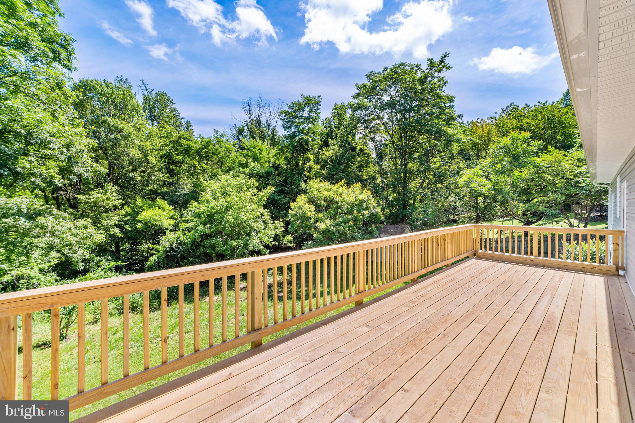 LAKE FRONT ROYAL - Residential