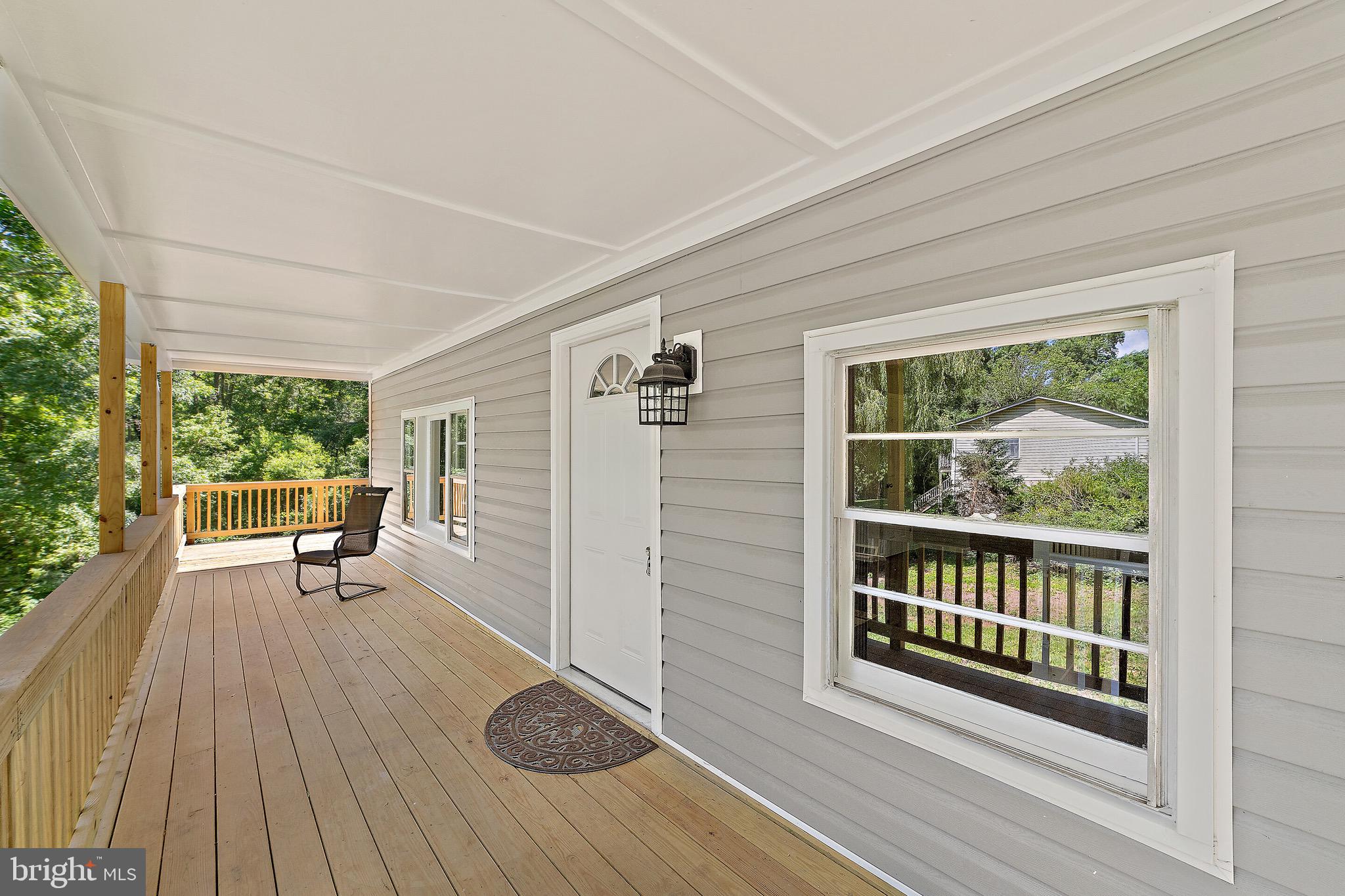 LAKE FRONT ROYAL - Residential