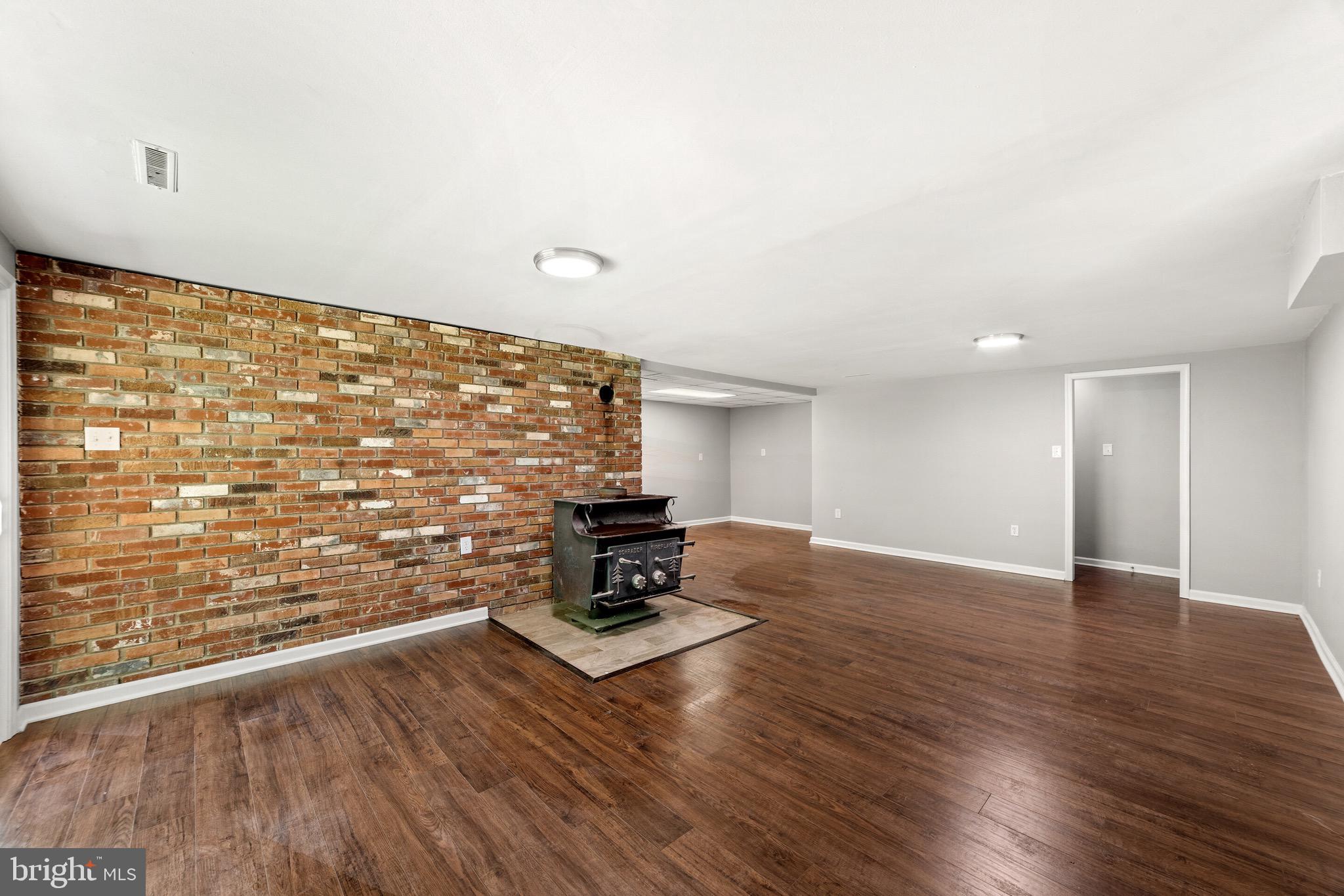 LAKE FRONT ROYAL - Residential