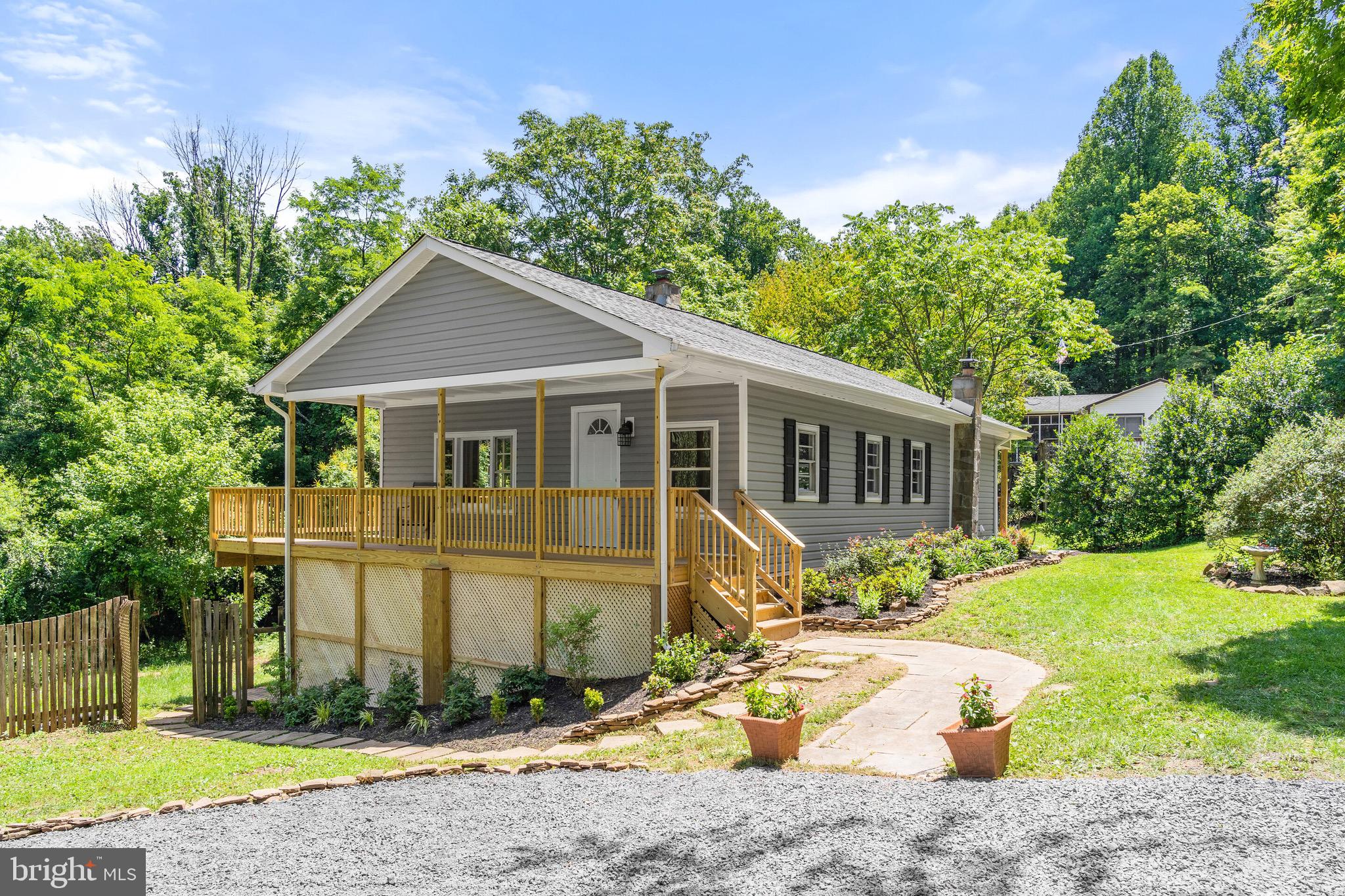 LAKE FRONT ROYAL - Residential