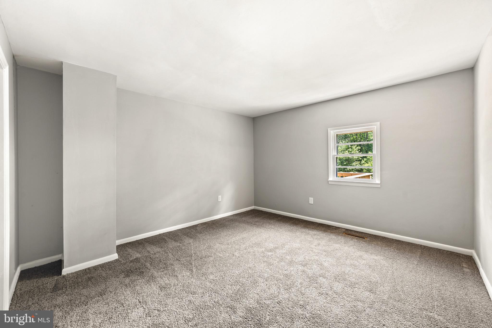 LAKE FRONT ROYAL - Residential